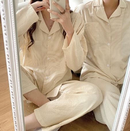 보기만 해도 기분 좋은 
(퉁퉁이 정민지에게도 넉넉했던)
 줄무늬 잠옷 3종 컬러 노랑, 분홍, 하늘색까지 
더더욱 넉넉하게 남,녀 사이즈 두가지로 출시 완료✌🏻

2만원 초반대 착한가격까지 ..🥹