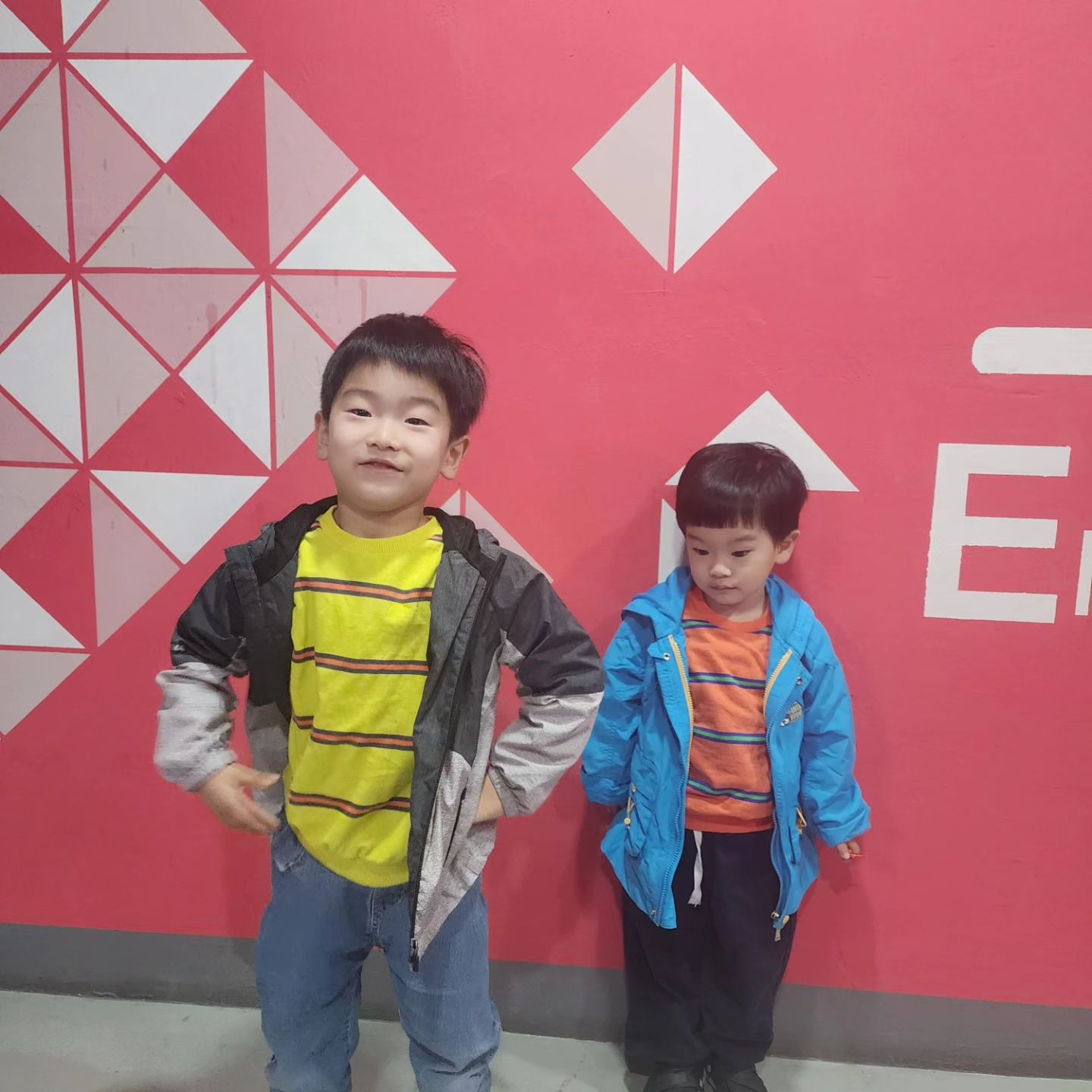 늦은10월업로드.....
10장으론 모자란달.....
10월은 원준이의달이였음
수면분리시작

캠핑다녀와서
 레고를 콧구멍에 넣어주고
 대상포진에 
뒷통수로 넘어지고
1주일1사고 였음
(나한테왜그래증말)

11월은 조용히 아무사건사고없이
아프지말고 지나가자 젭알