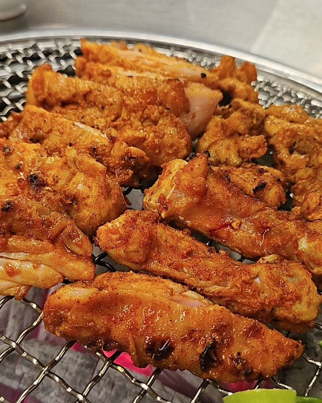 기성품 없는 신선한 숯불닭갈비 맛집
계모임 오목교점😆
친절하고 기분좋은집
너무맛있기까지!!
거기다 인테리어까지 나이스😁
"
#계모임 #계모임오목교점 #오목교닭갈비 #오목교맛집 #목동맛집 #목동모임 #목동회식 #목동단체 #목동연말 #오목교회식 #오목교모임 #오목교단체 #오목교연말