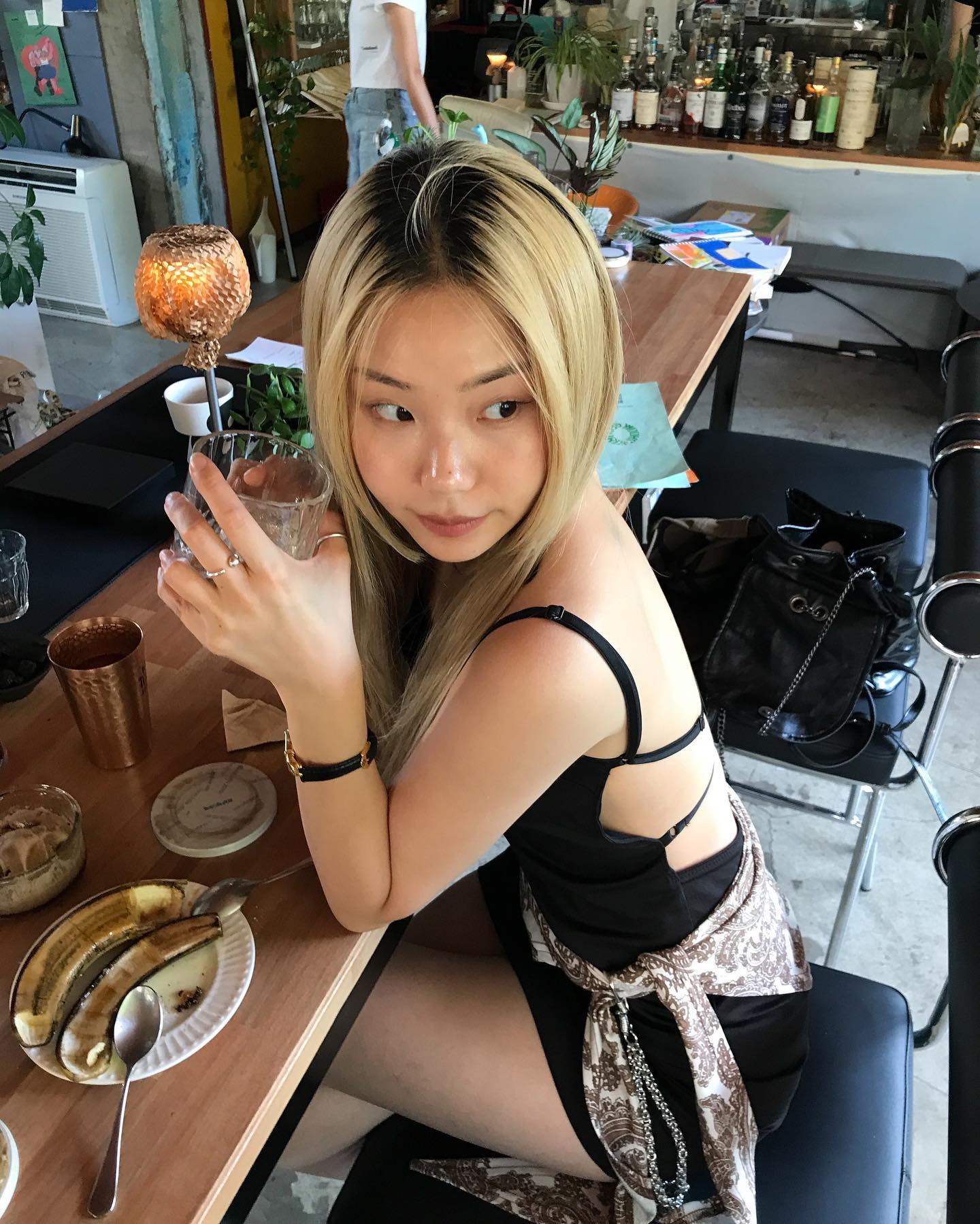 무더위가 져버리기 전에 👗🖤🥃😎
일곱번 째 사진은 빵 안좋아하는 나도 문득문득 생각나는 키터리의 무화과 깜빠뉴,,
