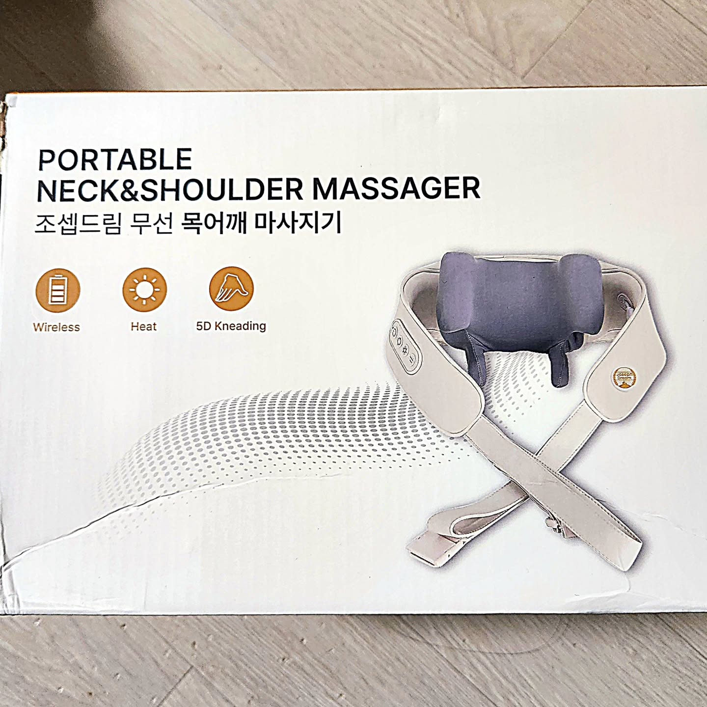 #협찬 [#조셉드림 ] #풀어드림목어깨마사지기
집에서 전문가급 마사지를 무선으로 즐길 수 있다구요⁉️
josephdream_official 

딱딱하게 뭉친 근육 시원하게 풀어드림‼️ 몸이 가벼워지는 습관 #조셉드림 의 #풀어드림 #목어깨마사지기 사용해봤어요😋 

🤔 딱딱하게 굳은 목 때문에 뒷골이 땡기시는 분❓️
🥺 목과 어깨가 동시에 뻐근해 힘들지 않나요❔️ 🫠 굳은 목과 딱딱해진 어깨를 제때 제대로 풀어주지 않으면 #만성피로 #극심한두통 에 시달릴 수 밖에 없죠... 😢 

우리의 소중한 목과 어깨를 제대로 풀어줄 수 있는 #조셈드림 의 #풀어드림목어깨마사지기 필요한 이유가 바로 이것 때문이죠❕️ 

☑️마사지 경력 20년 전문가의 손동작 구현해낸 #4D입체마사지 
무려, 6개의 커다란 #마사지볼 이 목, 어깨, 승모근 까지 골고루 풀어주는 걸요👏
☑️주무르기 모드, 지압 모드 선택 가능
☑️2단계(38도, 45도) 온열 선택 가능
☑️2단계 속도 조절 가능
☑️편리한 무선 방식 
☑️ 핸즈프리 고정벨트 덕분에 단단한 고정이 가능하니 양 손이 자유로워 일 💻 하면서, 청소 🧹 하면서, 쉬면서 📺, 책 📚 읽으면서 언제든 사용 가능한걸요👍🏻 

⏳️15분 작동 후 자동으로 꺼지니 마사지 도중 잠들어도😴 걱정은 노노〰️😁 

마사지샵 💆‍♂️ 💆‍♀️ 한번 가면 금액도 금액이지만 집을 나서는 것부터 시간, 에너지 엄청 들어가잖아요..! 그 물리적인 금액을 다 합친 것보다 훨씬 저렴한 가격에 더 오랫동안 원하는 시간에 편한 공간에서 꾸준한 케어가 가능하니
마사지샵 한 번 갈 돈으로 몇년간 편하게 #풀어드림마사지기 로 관리해야 겠는걸요🤩 

무엇보다 연말이 다가오며 부모님이나 소중한 분들께 선물🎁하기 딱인걸요💝
작동이 정말 간단하고 편리해 누구든 쉽게 사용 가능해서 정말 좋아요!!!
건강💪이 최고잖아요! 건강하게 어깨 쫙 펴고 멋지고 당당하게 올 한 해도 마무리 해 보자구요🎄🤍 

첫인상부터 사람의 분위기를 좌우하는 올곧은 자세를 원한다면 여러분도 함께 #조셈드림 의 #풀어드림목어깨마사지기 즐겨요♥️ 

✅️ 제품링크 : https://url.kr/b8xb5g 

#조셉드림 #승모근마사지기 #목어깨마사지기 #풀어드림 #포터블마사지