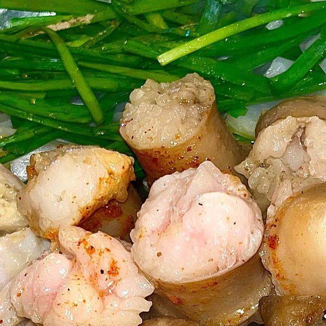 박영서 on Instagram: "#광고 📍수유역 도보 4분 위치 곱창 맛집 #수유부추곱창 전통 있는 맛집이여서 그런지 벽에 낙서들이 가득한데 이런 빈티지한 감성 완전 취향저격 💘 모듬곱창 주문하면