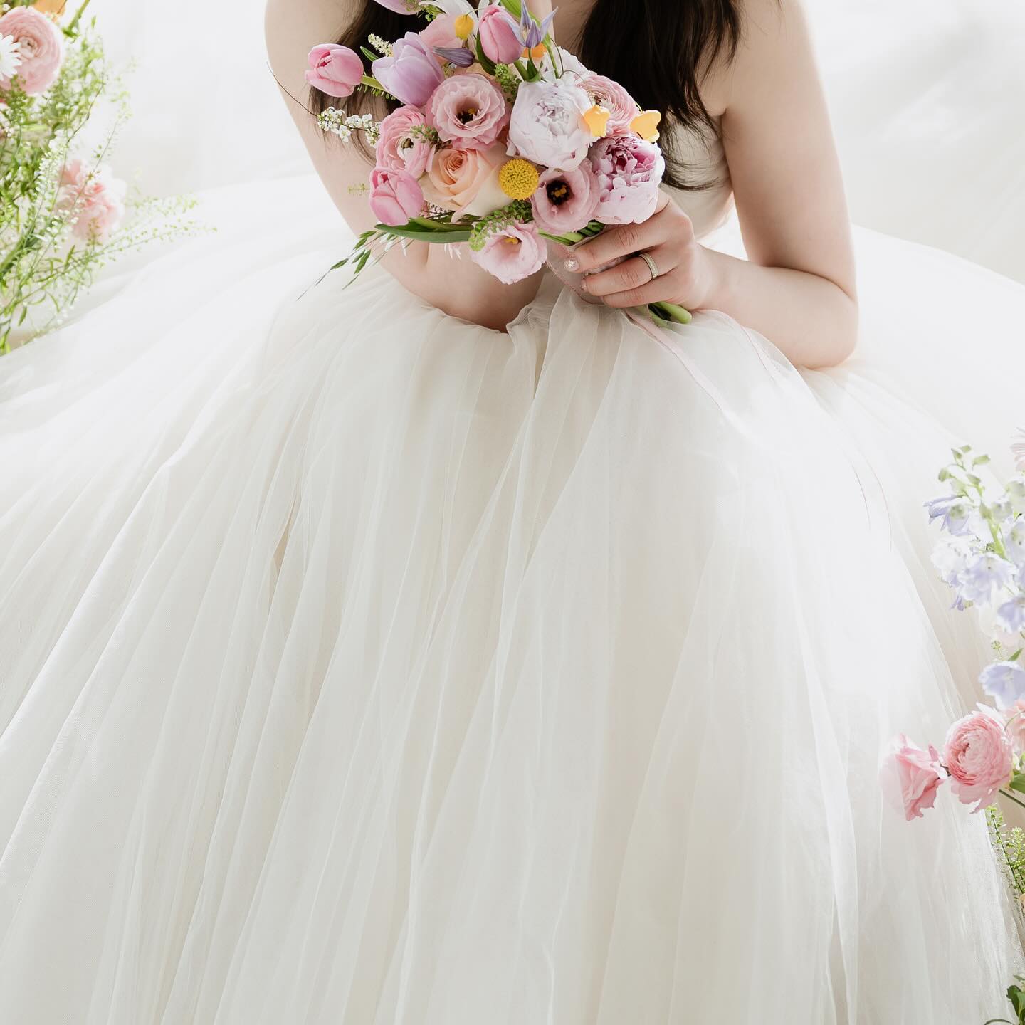 단독컷도 마음에 들어♥️

direct.wedding 과 함께하는 결혼준비🫶 

- 부담없는 비동행 플래너
- 적립한 포인트 현금처럼 사용 가능
- 다양한 제휴업체를 통한 할인혜택

✨추천인 : 닞네임
❤️‍🔥가입시 추천인 항목에 적어주셔야 30000원 포인트 지급됩니다! 이후 수정 불가😥

✨함께 현명하게 결혼준비해요!

#다이렉트결혼준비
#스튜디오촬영
#웨딩촬영
#결혼준비
#예비신부