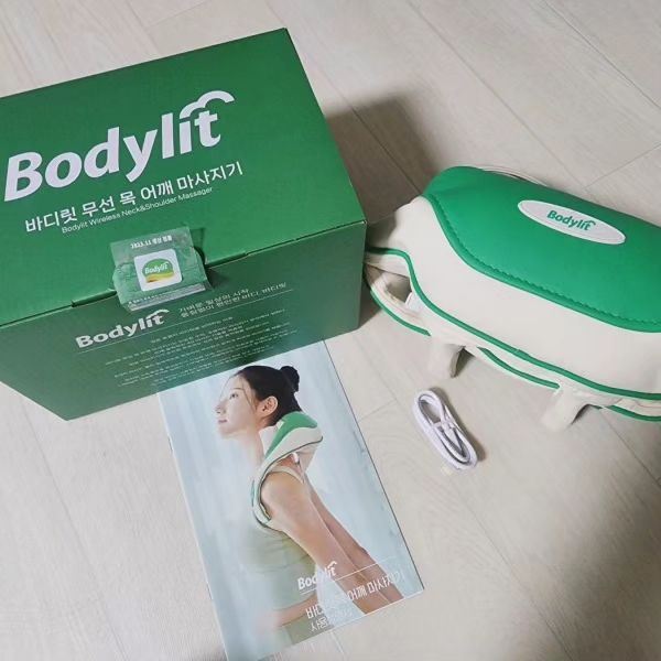 #협찬#바디릿#승모근뿌시기

매일 우뚝 솟아있는 승모근과 돌리기만 하면 우두둑 소리가 나는 뻐근한 목...
라운드 숄더에 거북목까지 심한데,
'바디릿 무선 목 어깨 마사지기'로 뭉친 근육들을
시원하게 풀어주고 있는 요즘이에요.

전문 마사지사한테 손으로 직접 마사지 받는 느낌이 나면서 승모근, 거북목, 일자목, 뭉침, 결림, 통증을 책임져주는 바디릿 무선 목 어깨 마사지기!
덕분에 몸 전체가  순환이 되는 느낌이 들면서
집에서 편하게 마사지를 받을 수 있어서 대만족.🥰

1.2kg로 초경량 사이즈에 사용방법도 간단하고,
여러 부위에 멀티 마사지기로 사용할 수 있어서 활용도 짱!
자기 전에사용해주는 것만으로도 다음 날 아침 일어날 때 바디 컨디션이 달라진 게 확실히 느껴져서
이제는 하루라도 사용을 안하면 안되겠더라구요.

마사지 테그닉의 디테일도 끝내주고, 뭉친 근육을 이완시켜주면서 내 몸을 시원하게 해주는 효자템!
워킹맘의 필수템으로 인정.👍bodylit_official

#목어깨안마기#승모근마사지기#목어깨마사지기
#바디릿마사지기#무선마사지기#목마사지기 
#어깨마사지기#목안마기#어깨안마기#전신안마기