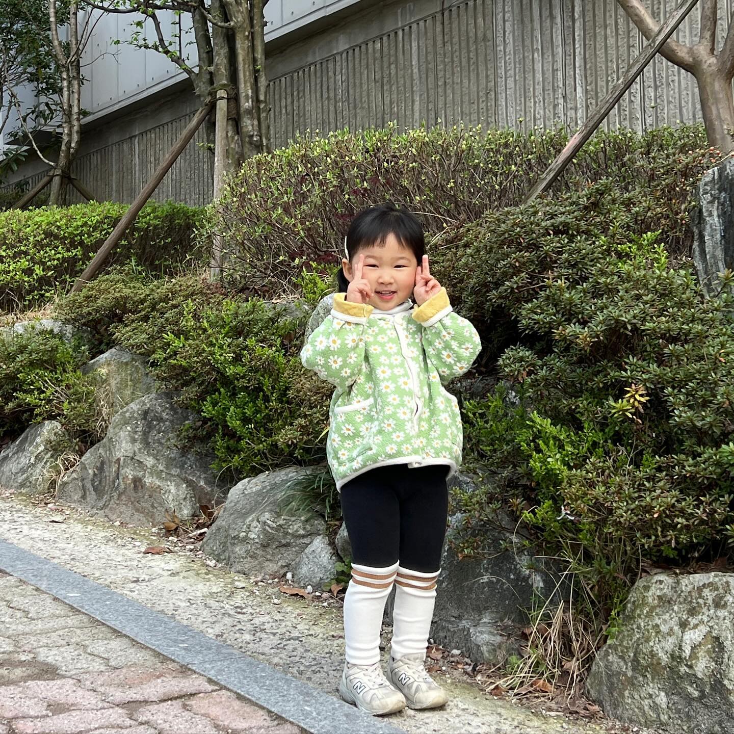 #34개월하진 
언제 이렇게 큰거야아~🌱🍀🌿