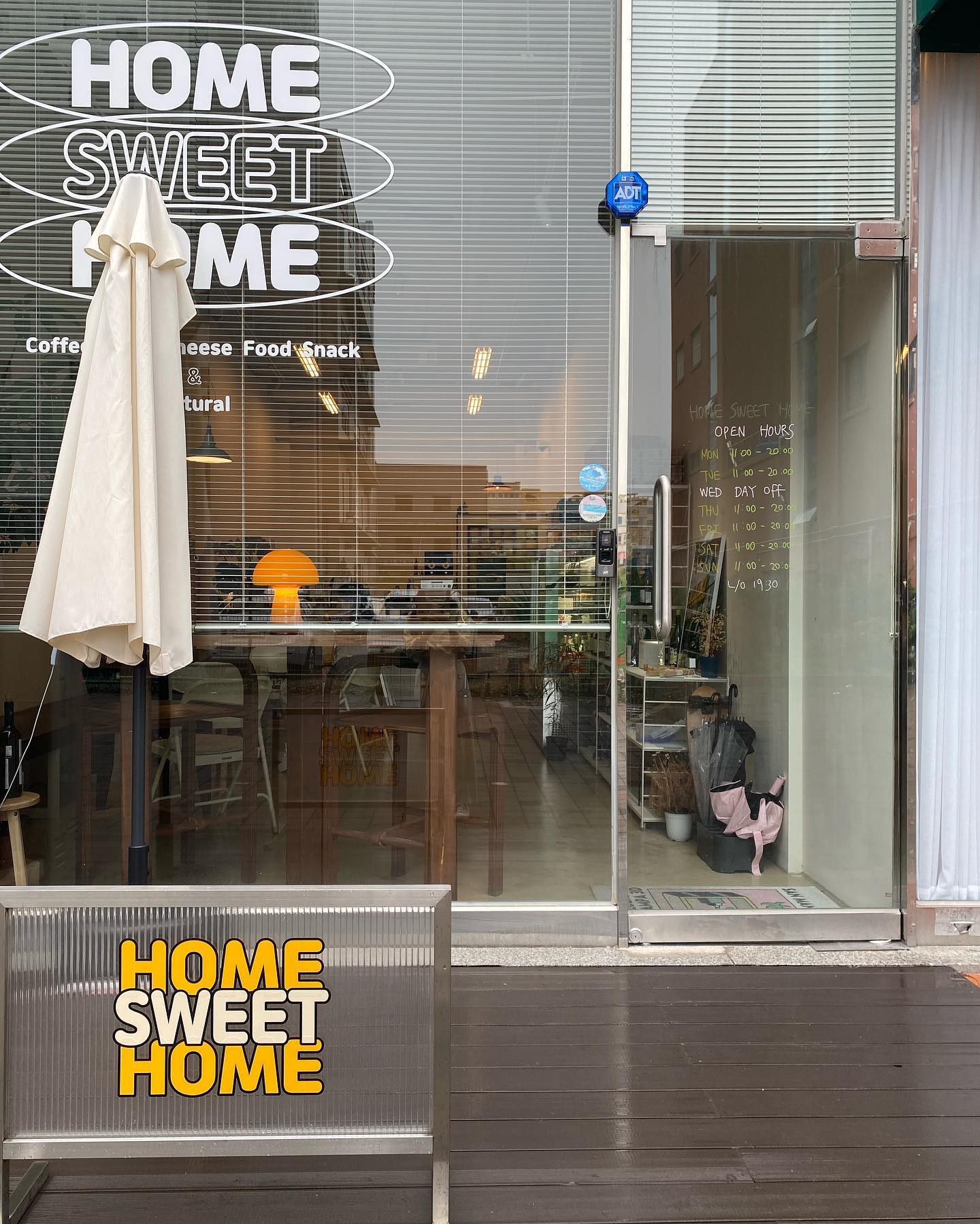 마지막 휴일 , 
혼자 여유로운 일상즐기기!
.
.
.
.
#홈스윗홈 #homesweethome #목포카페 #와인스타그램 #혼와인 #내추럴와인 #잠봉뵈르맛집 #글라스와인 #친절한사장님 #남악에서뭐하지 
#카페 #카페스타그램 #카페맛집 #카페그램 #분위기좋은카페 #커피 #감성카페 #커피맛집 #갬성카페 #인스타카페 #카페추천 #카페투어 #예쁜카페 #카페놀이 #아아 #이쁜카페 #남악카페#카페데이트 #주말데이트 #커피타임