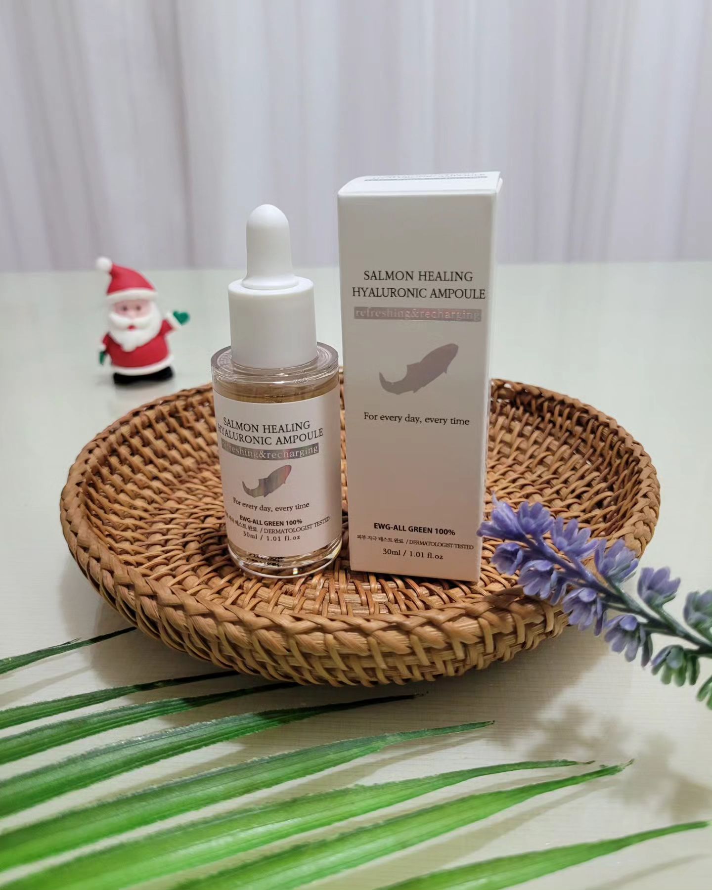 #협찬 respara.cosmetic #레스파라 #respara
피부탄력 피부장벽개선 피부생기 원하시는분🙋‍♀️
건조한 겨울철 보습케어 필수죠~~! 

#제니쌤 은 레스파라 살몬힐링 히아루로닉 연어앰플로 쫀쫀하고 촉촉한 피부로 케어해요💦 

손상된 피부에 도움을 주는 PDRN (연어DNA)과 탄력관리와 촉촉한 피부유지에 필요한 
저분자 히알루론산이 과학적으로 
배합된 고농축 앰플이라
바르고 나면 엄청 탱글탱글해져요~~😁 

요즘 겨울철 민감한 피부에 뽀로지까지 생겼는데.. 그린등급의 저자극 화장품이라 
트러블에도 안심하고 발라요 💚 

끈적임 1도없이 가볍고 쫀쫀한 제형이
내 얼굴에 착붙~!!
#속촉겉촉 하루종일 보습력 짱이에요 

사용이 간편한 스포이드타입 원래 좋아하는데
적당량을 조절하여 얼굴에 흡수시킬수 있어
더 좋아요!~ 

오늘도 미리미리 피부관리 하시고 
반짝반짝 빛나는 ✨️ 동안피부 되세요 ~🩷

#교육 #영어 #미용 #인스타 #여수 #맛집탐방 #먹방 #신상품나왔을땐 #연어앰플 #독서 #08L #건강