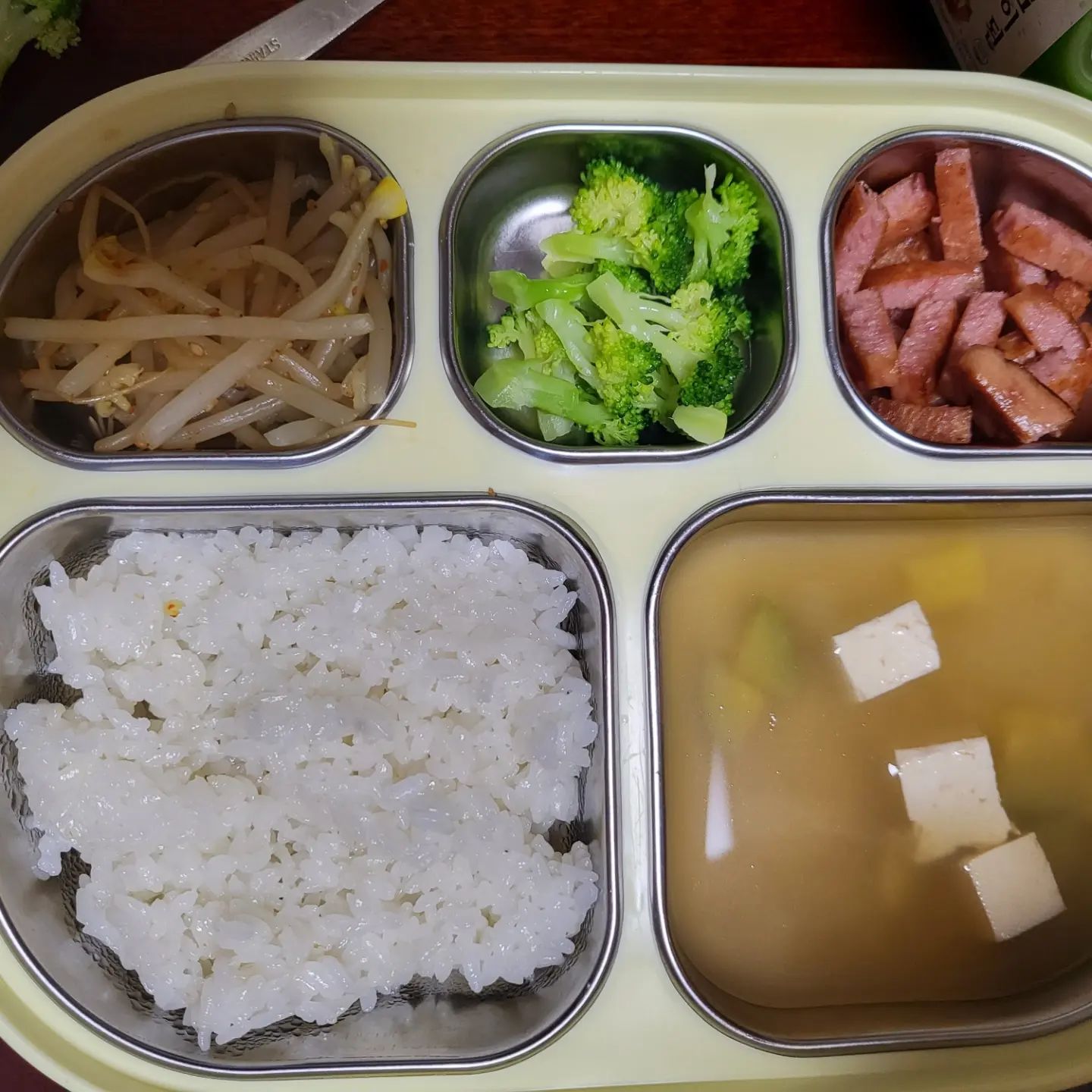 야채도 잘머는 4살^^
우리집 돌연변이 막내는 채소도 잘먹는다ㅋㅋ

#야채먹기 #4살야채 #야채먹기