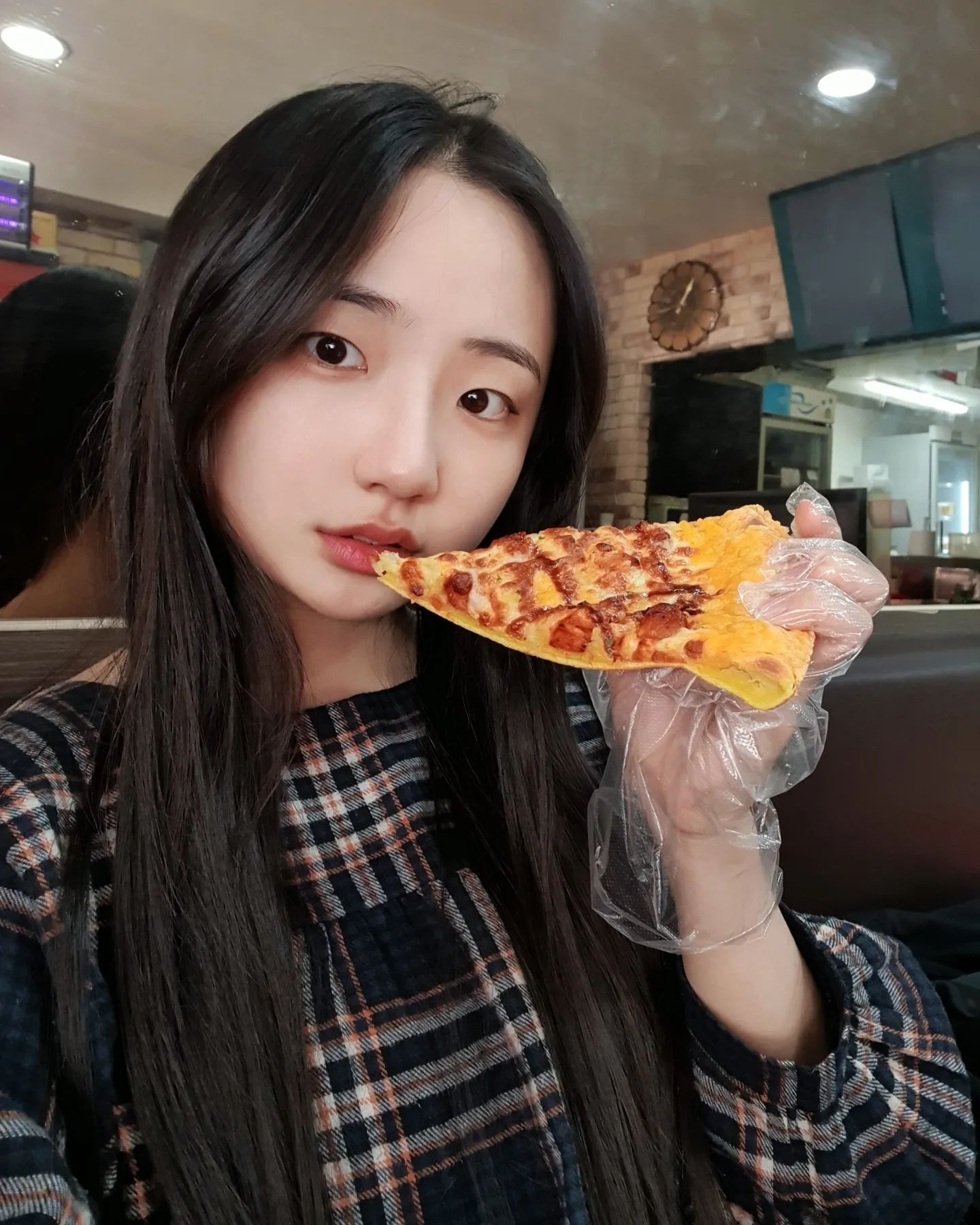개포동 피자는 피자홈!
피자홈만의 시그니처메뉴 불닭피자는 어플에도 없음!
기분좋은 매콤함의 닭고기와 고구마가 환상조합😘
전화주문만 가능하구 맵기 조절도 어느정도 가눙ㅎㅎ
너무 맛있어서 중간에 사진찍는것도 까뭇다ㅠㅠ
전화주문하면 배달비도 무료니까 바로 주문 고고고!