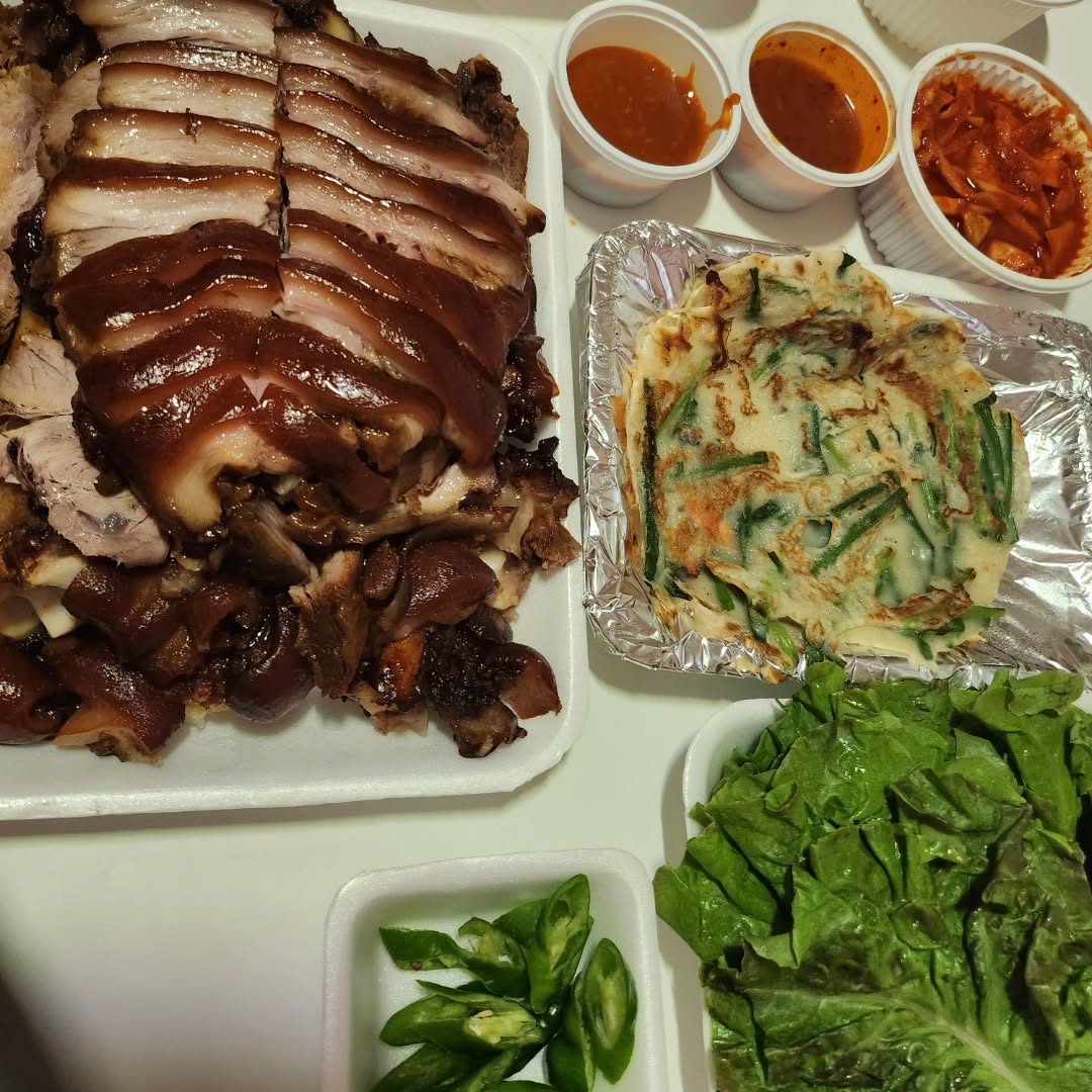 집에서 족발족발
요즘 협찬만올리느라 먹방사진이 못올린게
옴총 많아요~
앞으로 쭈욱쭈욱~
밀린사진 업뎃해야겠어용~

#먹스타그램 
#술스타그램 
#족발
#막국수
#선팔환영
#소통해요