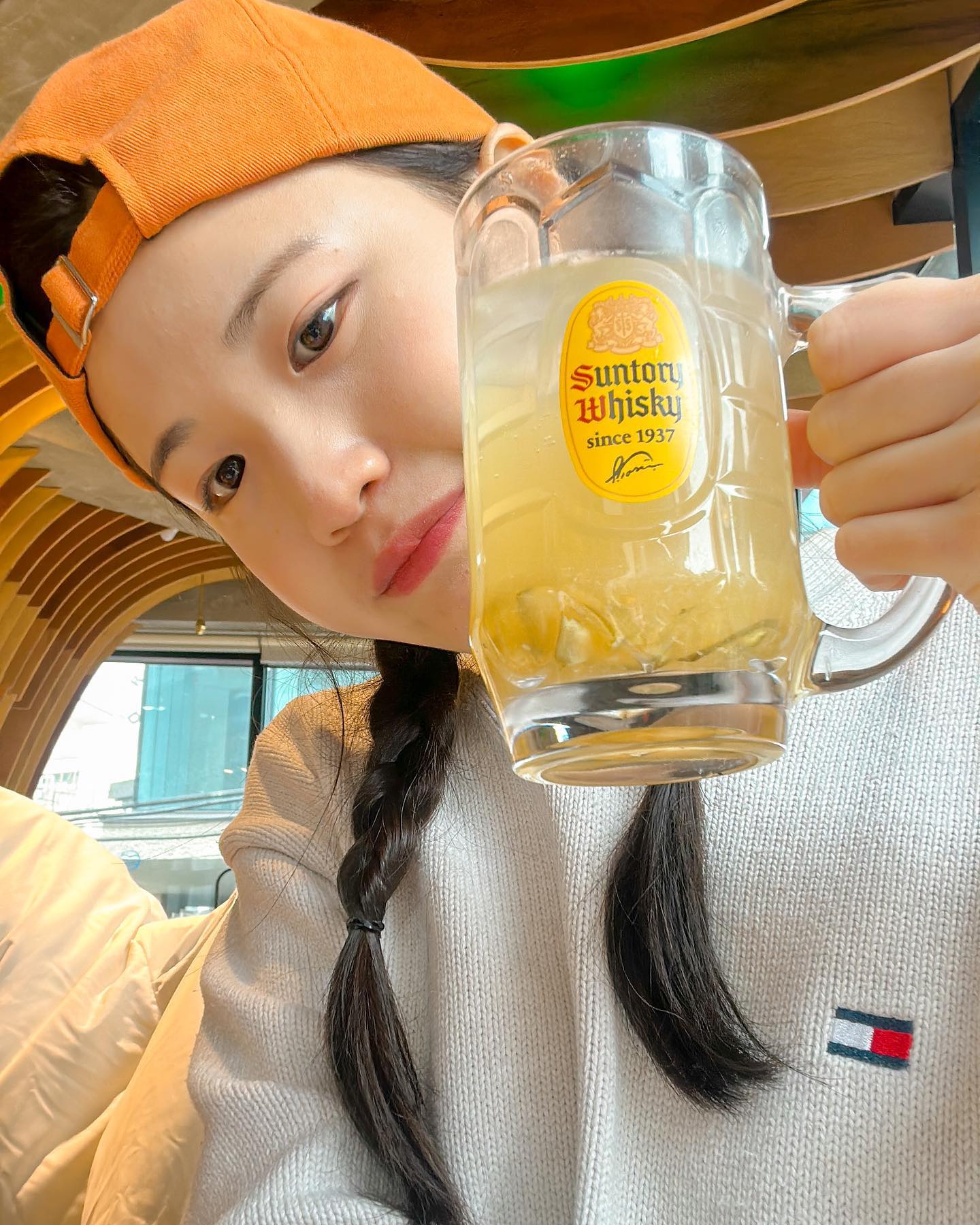 백수지만
랍스터 스노우크랩(대게)
꽁짜로 먹고 왔지롱~~~🦀🦞

하이볼 종류는
딸기 유자 청귤 코크 등등 많았는데
청귤 하이볼로 pick!
🍊🍋🌿🍺🍺🍺🍺🍺

➖
👸🏻 뽈뽈거리며 사는 #뽈뽈퀸 
🏰 장소 : #홍대맛집 #연남동맛집추천 #해산물맛집 #미자씨 #대게 #랍스타