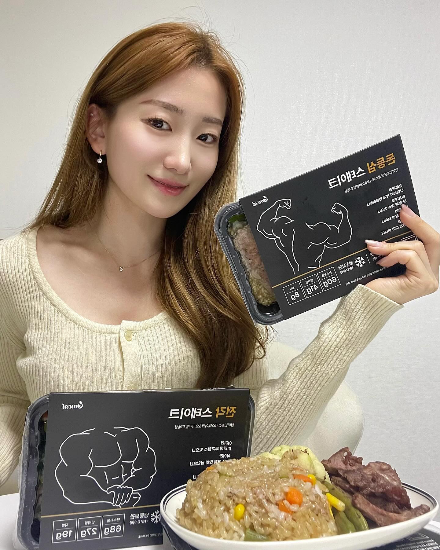 #제품협찬 sixmeal_pangyo sixmeal_ 
✔️완벽한 탄단지 비율을 갖춘 식스밀 밀키트 & 도시락
✔️수비드 공법으로 조리하여 육즙과 풍미를 모두 느낄 수 있어요
✔️밀키트는 전자렌지로 7분만 조리하면 돼서 회사에서 간편하게 먹기 정말 좋아요ჱ̒ ｰ̀֊ｰ́ )
✔️분당은 매장 내에서 식사 가능한 오프라인 매장도 있어, 매장에서도 즐겨보실 수 있습니다୧( “̮ )୨
✔️운동하시는 분들한테 강추💪

#식스밀 #식스밀도시락 #판교식스밀 #판교 #판교맛집