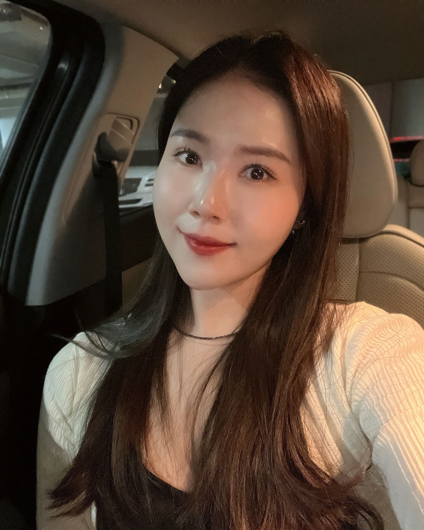 세상 예쁜척을 해봄 🤮
#우웩 #자본주의미소 #머리손질잘된날