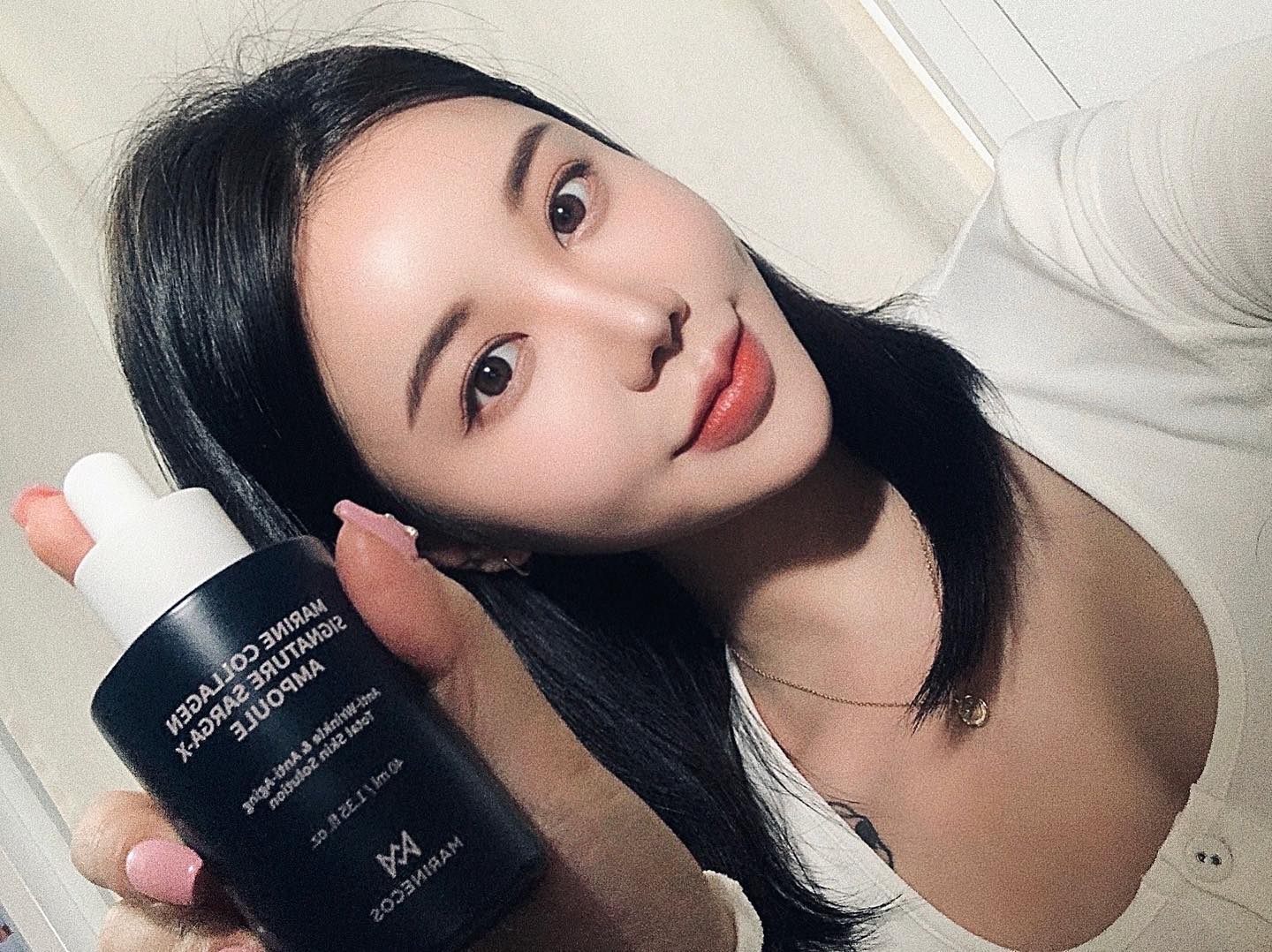 #광고 x marine_techno_inc 

해양 콜라겐 추출성분인 마린콜라겐이 함유되어있는 #마린코스  #마린앰플 소개해드릴게요 ५✍피부 탄력, 보습에 탁월한 효과를 볼 수 있는 제품! 드디어 찾았거든요 흑흑,, 좋은 건 이렇게 나눠야 제맛 아니겠습니까 -`🩷´-

피부 겉이 탱탱해질 뿐만 아니라 속탄력 개선에도 진짜 도움 많이 되었어요! ..🌈.。* 바른 직후에 끈적임보단 보송하게 마무리되는 느낌? 하지만 콕콕 손으로 찔러보면 쫀쫀함이 느껴져서 신기할 정도... 🫢 오후만 되면 주름 사이 사이 화징이 껴서 민망했던 적이 한두번이 아닌데, 이 제품 꾸준히 사용한 후엔 그런 흑역사는 잊고 지내요 ᕬᕬ ༘🌿
.
.
.
#마린콜라겐 #피부탄력관리 #탄력앰플 #탄력에센스 #콜라겐앰플 #협찬 #앰플추천 #수분앰플 #수분공급 #주름개선화장품 #리프팅앰플 #뷰티 #코덕 #맞팔 #협찬문의 #협찬모델 #뷰티스타그램