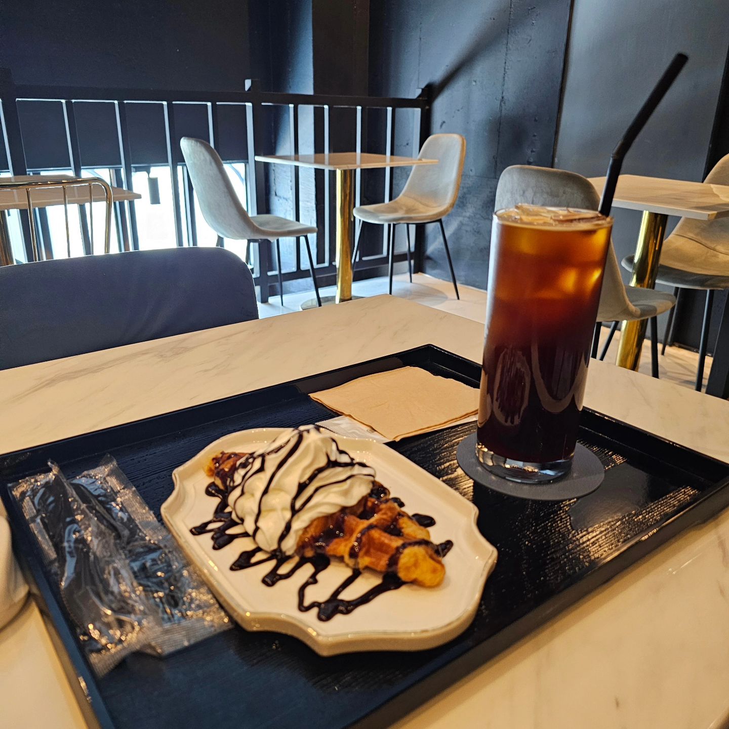 •
-
점심시간 카페 타임은 꿀같은 시간
.
해야 할 일 처리하고 독서도 가능한 힐링타임
.
맛있는 커피와 디저트가 함께라면 세상 든든
.
야외 테라스도 있어서 날 좋은 요즘 같은 시기에 최고
.
프라이빗한 공간도 있어서 원하는 곳에 자리 잡기 가능
.
일하시는 분도 친절해서 좋아지는 기분
-
#신림디저트#신림카페#신림역카페#신림동카페#신림역가볼만한곳#신림역디저트#신림동디저트#관악카페#관악구카페#신림분위기좋은카페#신림역분위기좋은카페#신림카페추천#신림역카페추천#관악구카페추천#카페in하루