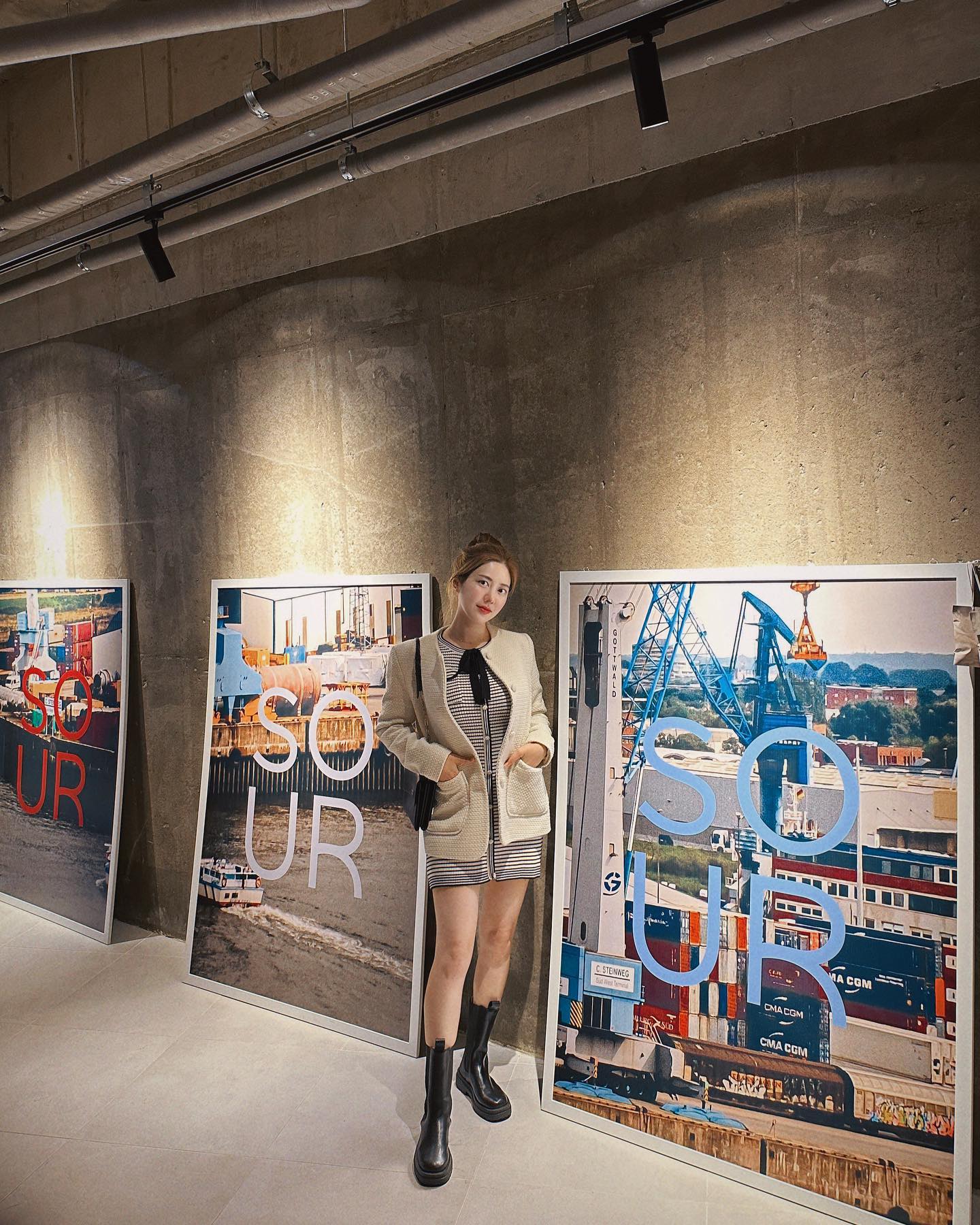 #협찬 #신상맛집 
미슐랭출신 셰프의 요리와 와일드 웨이브의 수제맥주를
재즈와 함께 즐기는 영도 야경맛집 🌉
[사우어 영도]

시그니처라는 해산물 빠삐요뜨 (화이트와인 해물찜)
대파 크림 뇨끼 맛보고 왔어요 !

맥주와 정말 잘 어울렸던 요리들 , 저녁시간에 방문했는데
전체적으로 어두운 분위기에 조명이 은은해서
영도 부산항과 빛나는 야경이 더 한눈에 들어오더라구요!
특별한날 분위기 내기에 최적 🫶🏻
🦐빠삐요뜨(30,000)
해산물도 푸짐하고, 빵위에 토마토 생선살 특제 갈릭소스를
올려 먹었더니 정말 맛있었어요 🖤 
대파 크림뇨끼(22,000) 겉바손쪽 아주 훌륭했습니다!

평소에는 맛볼수없는 메뉴들이라 더 먹고 싶었는데
두가지만 먹어도 양이 많아 배불러서 못먹고와 아쉬웠어요.

수비드 닭고기 프로슈토 치킨 롤라드랑
필리버터 문어와 트로피컬 살사는
다음 방문때 꼭 맛 봐야겠어요

✅모우미 뮤직 페스티벌
• 11월 18일 에는 모우미 뮤직페스티벌 진행으로
스텐딩 공연 +맥주 3종 무제한 파티+핑거푸드
사전예매로 밴드기린 잭킹콩의 공연 예정 !
𐃘 자세한 사항은 사우어영도에서 신청하세요 !
sour_yeongdo 

📍월 화 휴무
부산 영도구 대교로 46번길 46 8층
주차지원 ❌
오픈 17:00  23:00 마감

#영도레스토랑#영도데이트#부산프렌치다이닝#부산 야경레스토랑#부산오션뷰레스토랑#부산기념일레스토랑#영도맛집#영도가볼만한곳#영도데이트#영도데이트코스#영도술집#영도여행#영도여행코스