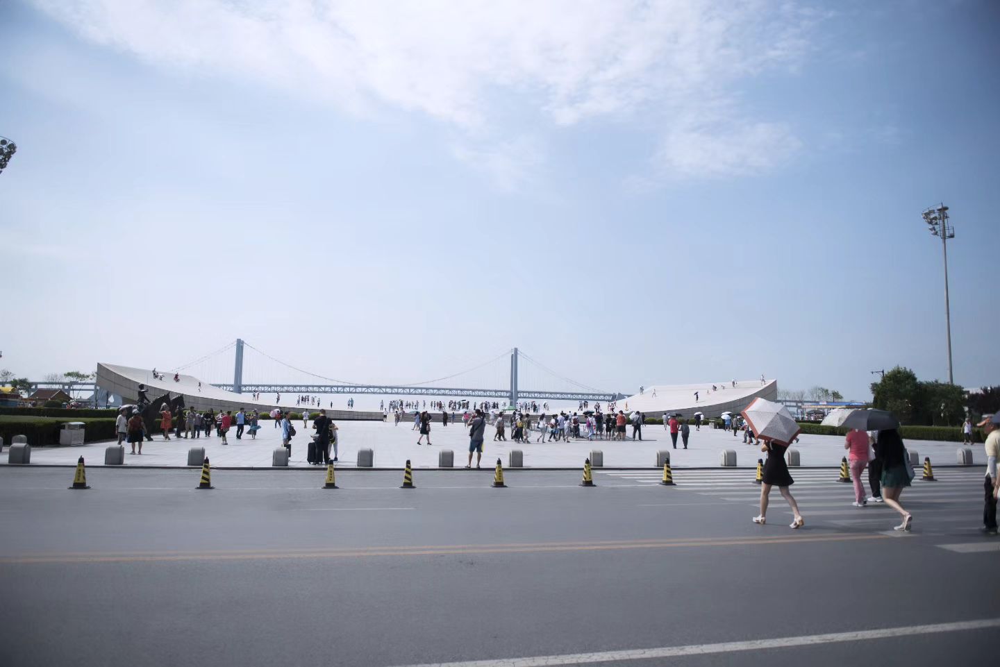 #여행에진심이니까 #추억여행 #중국 #대련

왠지 오랜만에 올리는 피드,, 8년전에 다녀왔던 기억이 아직도 선명해
같이 갔던 애기들은 이제 그때의 내 나이가 되었고ㅎㅎㅎ,,
중국은 그 후에도 많이 갔지만.. 암튼 올해는 꼭 또 #여행 가야지🤭
(얼마전에 테스트 본거 나쁘지않았으니까 열심히 공부해서 또 써먹어야지)

#마라롱샤 에 칭따오 거하게 생각나는 밤이구만✨
#모두투어 modetournetwork