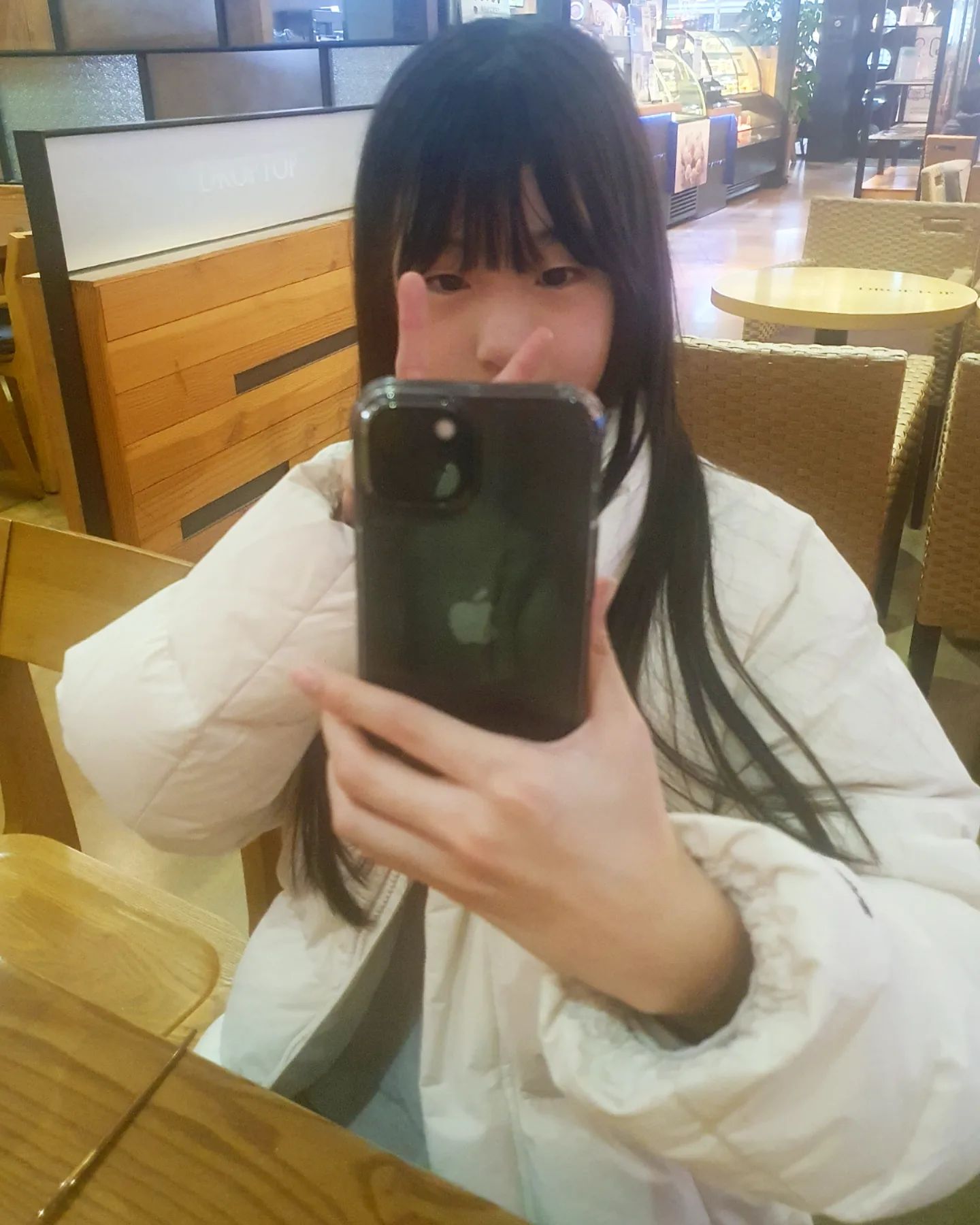 예오니 생일이라고 삼촌이 아이폰 사쥼
셀카ㅋㅋㅋㅋㅋㅋㅋ

오빠가 밥도 사줌
죽향가서 고노와다 먹어봄
유튜브 먹방 보면서 맛되게 궁금했는데 
입에 쫙쫙 감기는구망?