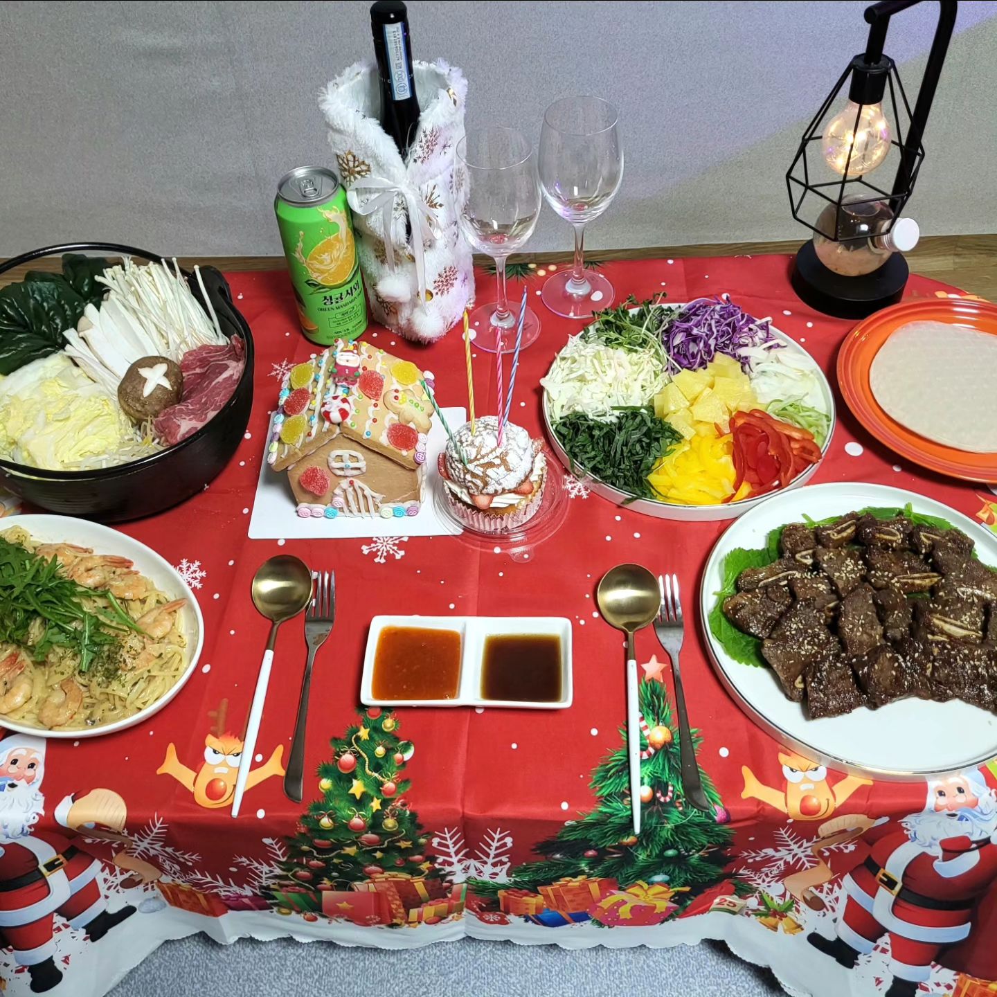 올해도 같이 🎄보냈다❤️❤️❤️

(만드느라 늦은 저녁이었지만 기다려줘성 고마웡용🫶)