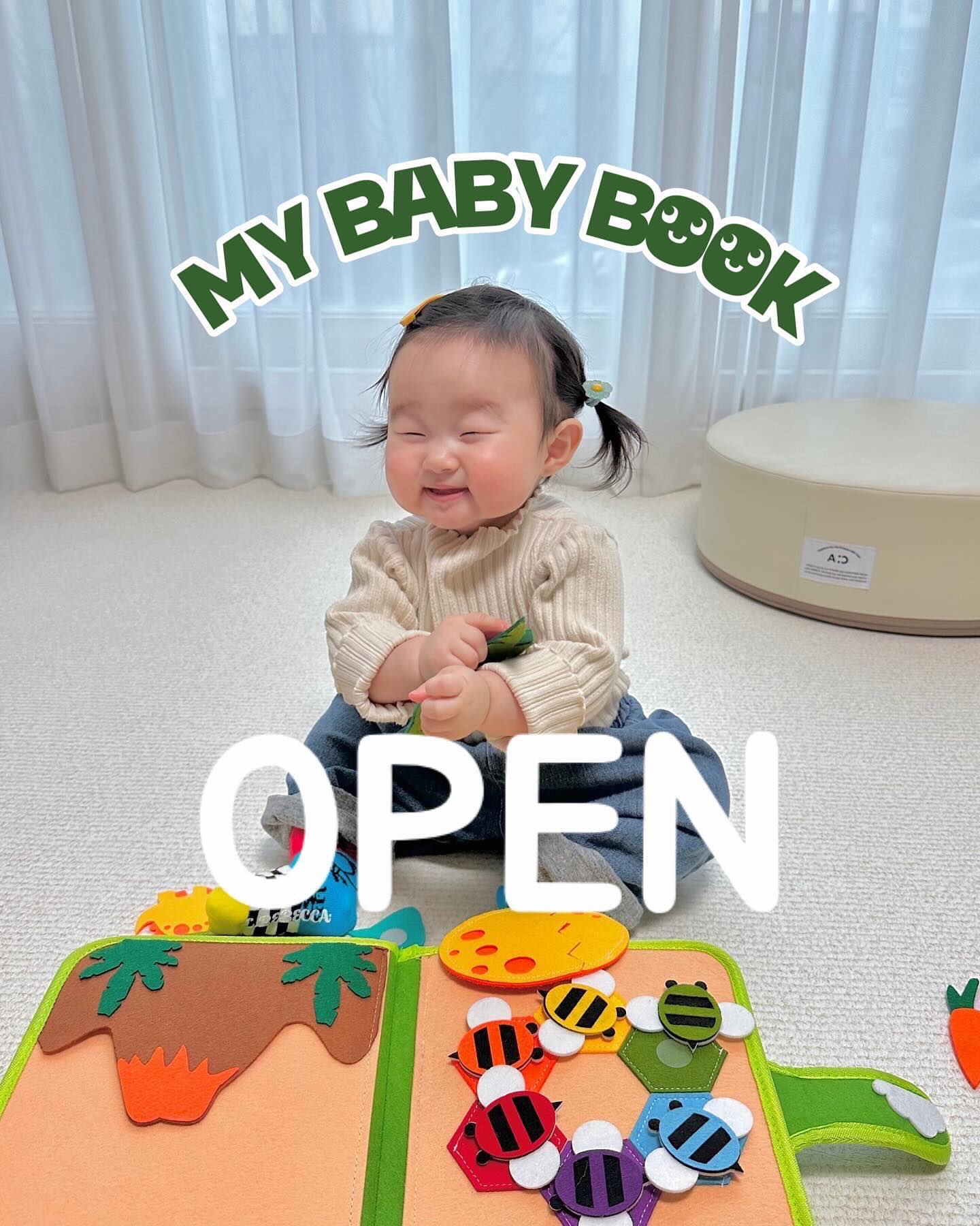 킨즈 마이베이비북 open✨

찌우네를 쭈욱 보신 분들은 아실텐데
찌우맘은 아기 소근육발달에 꽤나 진심인 편이에요

소근육발달에 따라 원하는 것을 스스로 조작할때
아기들은 자신감, 성취감과 만족감을 느낀다고 해요
그에 따라 긍정적인 자아개념이 형성된답니다
소근육 능력을 발달시킬 수 있는 최적의 시기인 지금,
아기의 발달 수준에 따라 적절한 자극이 중요한데요
어떻게 해줘야 하는지도 모르겠고,
매일 마스킹테이프 놀이만 할 수는 없잖아요😂

그래서 찌우맘이 선택한 💚마이베이비북💚
마이베이비북은 단순 장난감이 아니라 
우리 아기의 소근육 발달을 도와줄 ‘몬테소리교구’랍니다
놀이를 통해 자연스럽게 좌우뇌 균형발달, 촉감발달, 소근육발달, 인지발달을 시킬 수 있어요

아기와 놀아주는 게 어렵다면
마이베이비북을 펼쳐두고 아기의 놀이를 말로 풀어주세요
“우와 꿀벌이있네, 빨간색 꿀벌이구나”
“초록색 공룡이 알에서 나왔어”
“멍멍이는 어떤 소리를 내지? 멍멍! 소리를 낸대”
18~24개월은 표현어휘수가 무려 6배 증가하는어휘폭발기랍니다!
다양한 언어자극을 통해 아기의 언어표현력을 발달시켜주세요🙌

시중에 10만원이 훌쩍 넘는 몬테소리북이랑 비교했을때
구성이 절대 뒤지지 않더라고요
공구가 4만원대부터! 저렴한 금액에 배송비 무료,
자석칠교놀이까지 증정되니 놓치지마세요🤍 

▫️️홈페이지에서는 제품이 손상될 수 있어
오염된 부분만 젖은 수건으로 닦기를 권하고 있는데
찌우는 파워 구강기 아기라 아무래도 찜찜해서
세탁망에 넣고 세탁기+건조기까지 돌렸어요!
부드러운 부직포 부분에 보풀이 생기긴 했지만
사용하는데 문제 없더라구요😚

▫️9가지 시리즈가 있어 선택의 폭이 넓어요
저는 전 시리즈 상세 구성 보고 no.2 농장이야기로 골랐어요
어떤걸 골라야하나 고민되시는 분들
Dm 주시면 상세 구성 확인하실 수 있는 스토어 링크 드릴게요 :)

____________________________________

📗 킨즈 마이베이비북
➰9가지 시리즈로 연령에 따라 선택 가능
➰친환경 무독성 소재
➰유해물질, 중금속 free! KC인증 완료!
____________________________________

🔛 공구기간 3/11~2/16
🚚 평일 오후2시 이전 주문 시 당일발송
💌 프로필 하단 링크에서 구매 가능해요! dm 또는 댓글 주세요
