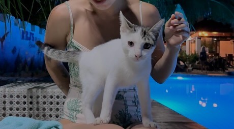 나의 1월의 여름 🐈👙💐
괜찮지 않은 사람은 없다
모두 자신만의 무게를 가지고 그저 척하며 살아가는거지.