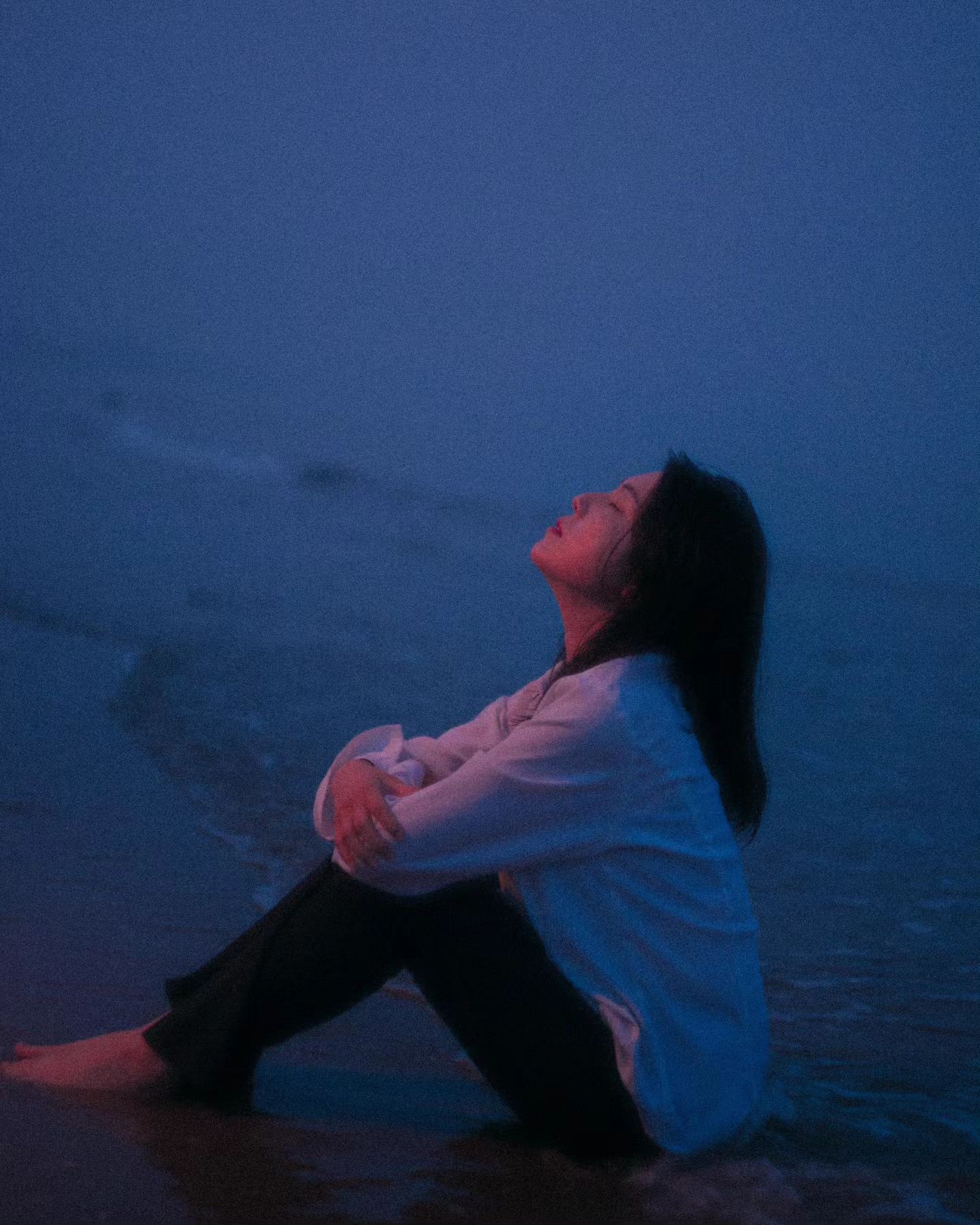 새벽바다
비온 다음날이라 너무 추웠지만
얻은 결과물이 너무 좋아서
.
.
역시 믿고 가는 ppotto_79 
항상 감사하고 다음번 작업도 잘 부탁드립니다~^^
.
.
행복한 사진 
#새벽바다🌊 #스냅사진 #야외스냅