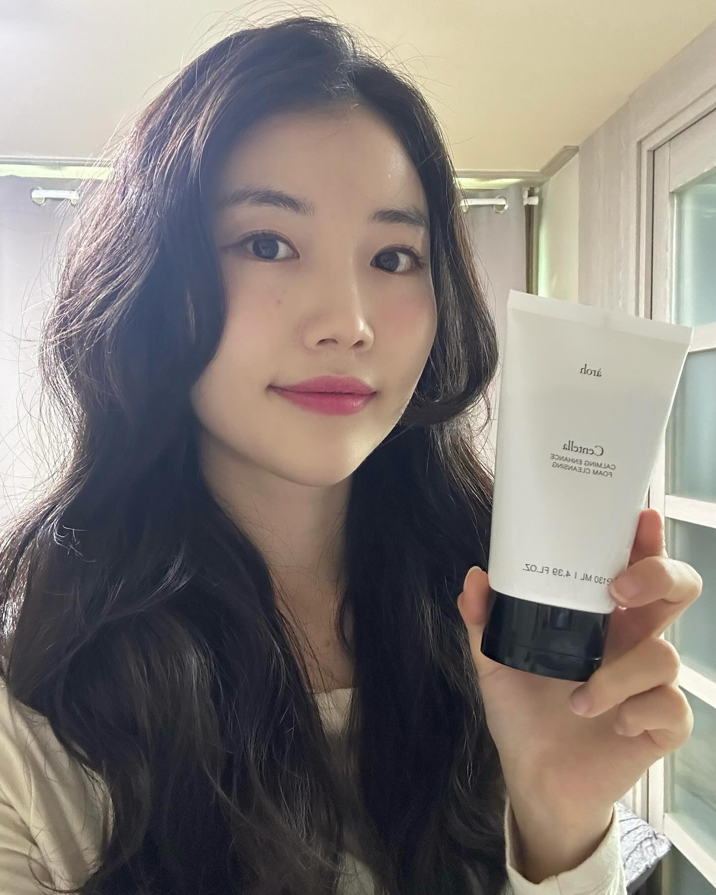 환절기 예민해진 피부를 부드러운 텍스처로 자극 없이 깨끗하게 세정해 주는 크림 타입의 모이스처 클렌저🩵
세정력이 좋은데 진정효과까지 있어서 자꾸만 손이가는 아이🫶🏻

Centella calming enhance foam cleansing
센텔라 카밍 인핸스 폼 클렌징
aroh.global 

#제품제공 #aroh #에이로 #클렌징폼추천 #폼클렌징 #진정클렌징폼 #순한클렌징폼 #폼클렌징추천 #cleansingfoam #cleansing #클렌징추천 #클렌징추천템