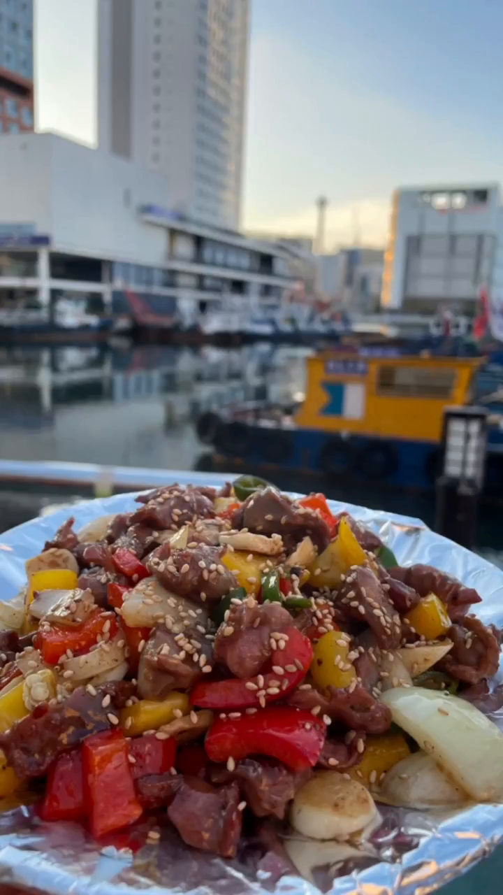 -
분위기에 취하구
맛에 취하구
이모한테 취하는 곳,, 💘

스토리 보시구 장소 문의들 주셔서 공유해용
👉🏻 부산 영도구 봉래나루로 68 👈🏻
제가 다녀온 곳은 “ 거제 ” 에용

여기 안주 증말 다 맛있어요 🥺♥️
특히 오돌뼈 곰장어 똥집 👍🏻
여기 안가본 사람 없게 해주세요 🫶🏻

#부산여행 #부산맛집 #부산포차 
#부산포차거리 #영도 #영도대교 
#영도포장마차 #영도포장마차거리
#포차맛집 #부산가볼만한곳 #거제집