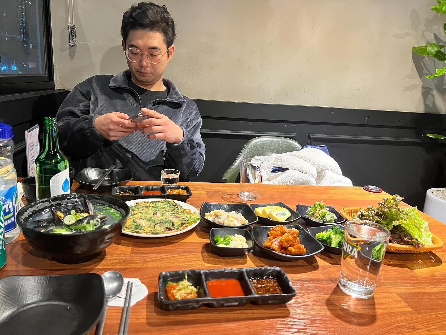 오랫만에 회로 외식ㅎ
영화 노량보고 회먹고하니 밤11시ㅋㅋ