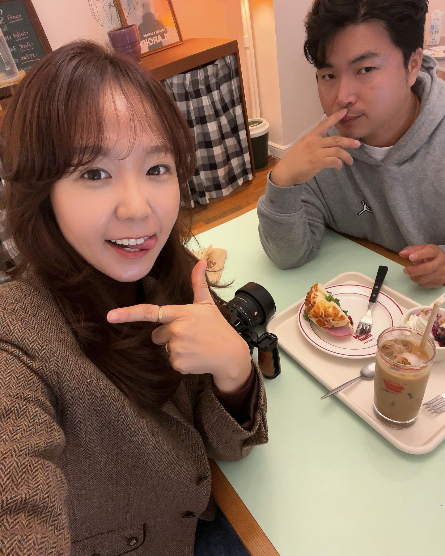 난 예카 좋아하는대,
오빠는 먹어! 가자! 끝
이런데 왜 오는지 모르겠단다🫠
.
#성격차이#취향차이
#모든반대#쀼스타그램 
#INFJ와ESTP환장조합