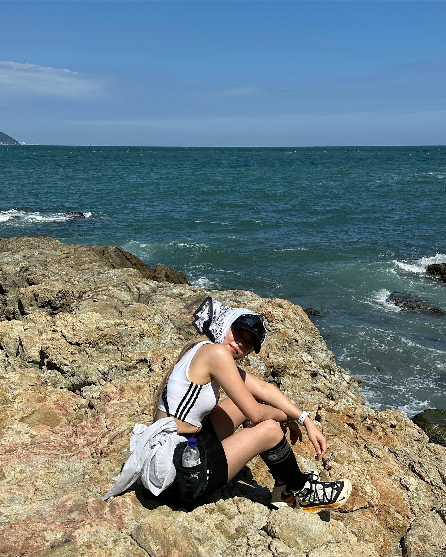그냥 너무너무너무너무 좋았던 여름 막바지 트레킹.
갈맷길 2-2 코스 역주행으로 가보세요 다들. 진짜 좋아 코스 이름도 행배야 오륙도 날씨 지긴다 코스. 오륙도 날씨 진짜 지겼고 팀 도성이 가야만 했던 운명적 트레킹 코스였다는 건 막장에 .. 🤭
