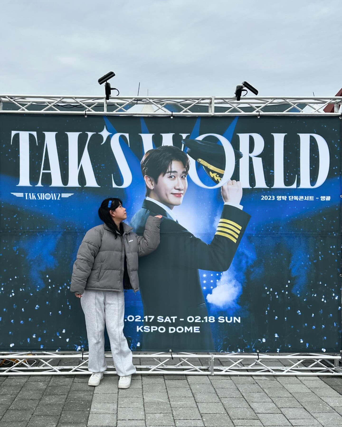 정말 재미방구뿡뿡 했던 탁쇼2 탁스월드 앵콜 막콘!!!!!!💙

진짜 왕자 가면 갈 수록 춤도 늘고ㅠㅠ 니편이야가 레전드..🥺
라이브 들을 생각에 그냥 신났었는데 무슨 그런 춤을.
니편이야 미친놈이세요 더 해주세요
카사블랑카도 도라방쓰..🤦🏻‍♀️

#영탁 #박영탁 #탁쇼2 #탁스월드 #TAKSHOW2 #TAKSWORLD #콘서트 #영탁콘서트 #니편이야 #06