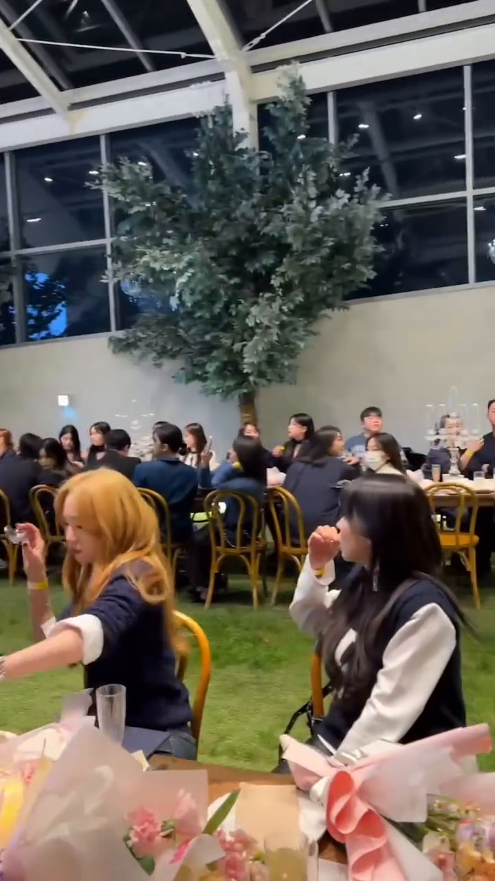 2023 uarc 송년회🌿

우리 본점 흥분하지말랬더니 젤 흥분하고,
술 적당히 먹으랬더니 2차까지 가버리는 😇

끝까지 보실거조 ••? u.arc_ardor ღ

#팜파스13 #울산웨딩홀 #울산예식장