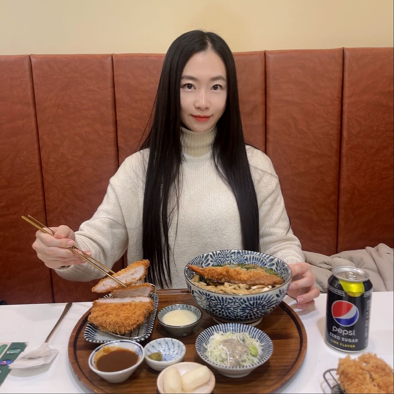 마제소바 성지, 백소정에 다녀왔습니다! 

마제소바하면 단연 백소정이잖아요?
그중에서도 제일 핫한 선릉점이예요. 

😋 #마제소바 맛있게 먹는 법! 
잘비벼서 1:3 먹은 다음, 
다시마식초를 넣고 먹고, 
밥에 쓱싹 비벼서 마저 먹기! 

돈까스도 에비돈도 온소바도 
다 JMT입니다. 

아~ 또 먹고 싶다!!!! 

#광고 #신림맛집 #신림역맛집 #신림백소정