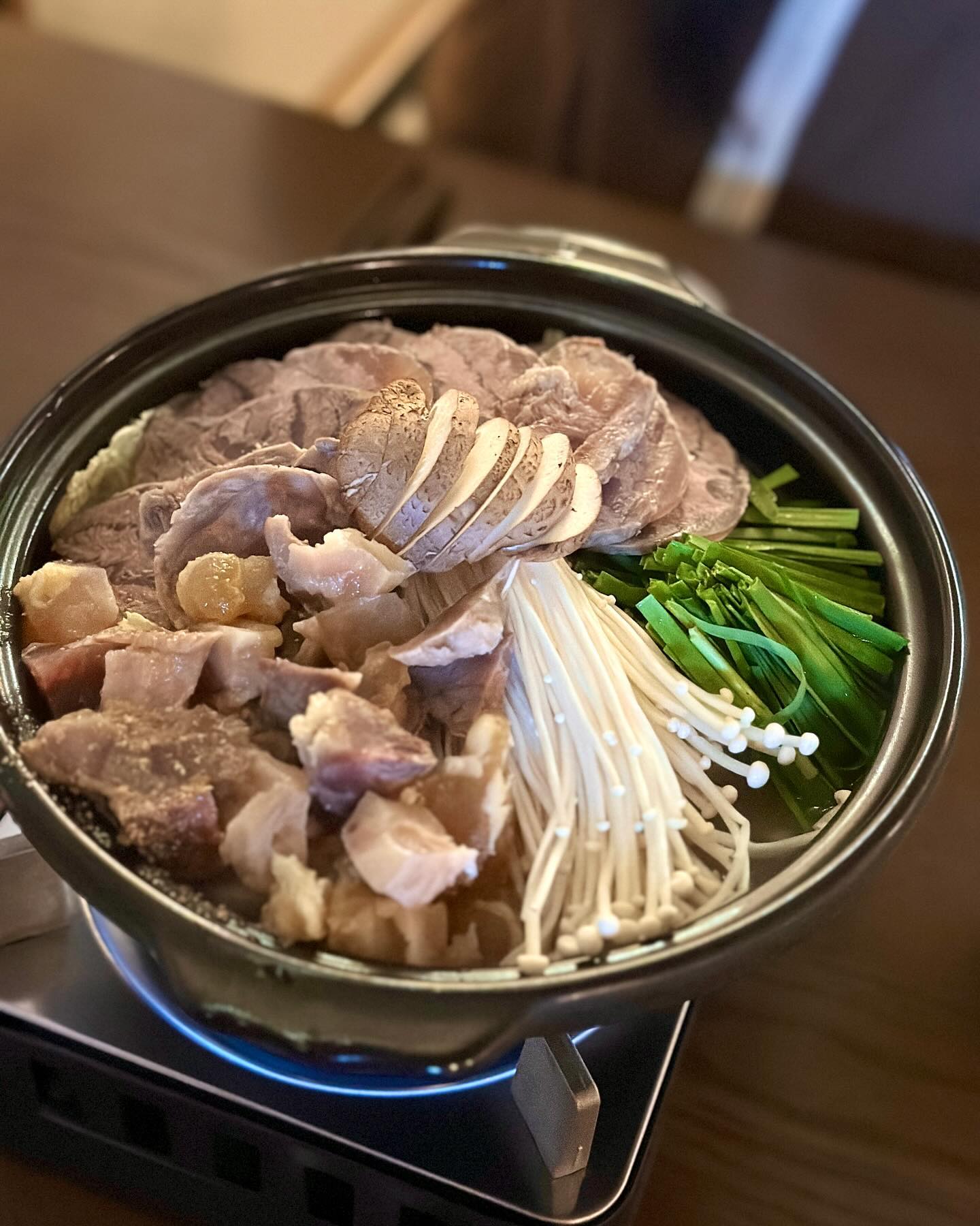 #협찬 📍행신 환대

인테리어, 분위기가 고급진 행신의 요리주점‼️
크리스마스 분위기 낭낭해서 데이트 하기 딱 좋은 곳이에요!
저희는 아롱사태 스지 전골 먹었는데 국물 진하고 고기 질도 진짜 최고였어요! 특히 같이 찍어먹는 소스가 유니크하고 일품! 가격도 합리적!
화장실도 깔끔하고, 핸드워시, 핸드크림 모두 이솝 제품이라 너무 기분 좋았어요🥰 고급진 분위기에서 맛있는 음식과 전통주나 와인 한 잔씩 하면 이게 바로 행복!! 연말 파티는 모두 환대에서🎉🥳🎊

📍경기 고양시 덕양구 무원로54번길 7-19 1층
⏰17:00~24:00 일요일 휴무 (라스트 오더 23:00)
☎️0507-1315-3206

#행신술집 #행신맛집 #행신데이트 #행신와인 #화정술집 #화정맛집 
#먹팔하면맞팔 #먹팔맞팔 #먹방 #먹스타 #먹스타맞팔 #먹스타그램 #팔로우 #맛집그램 #맛스타그램 #맛집추천 #좋아요그램 #먹스타맞팔 #먹팔소통 #먹팔맞팔 #좋아요그램 #좋아요 #맛집 #맛집스타그램 #좋아요 #좋아요반사 #좋반 #좋아요테러 #좋테 #먹스타그램 #먹스타 #먹팔 #먹팔해요 #먹팔맞팔 #야니야미 #야니야미_행신