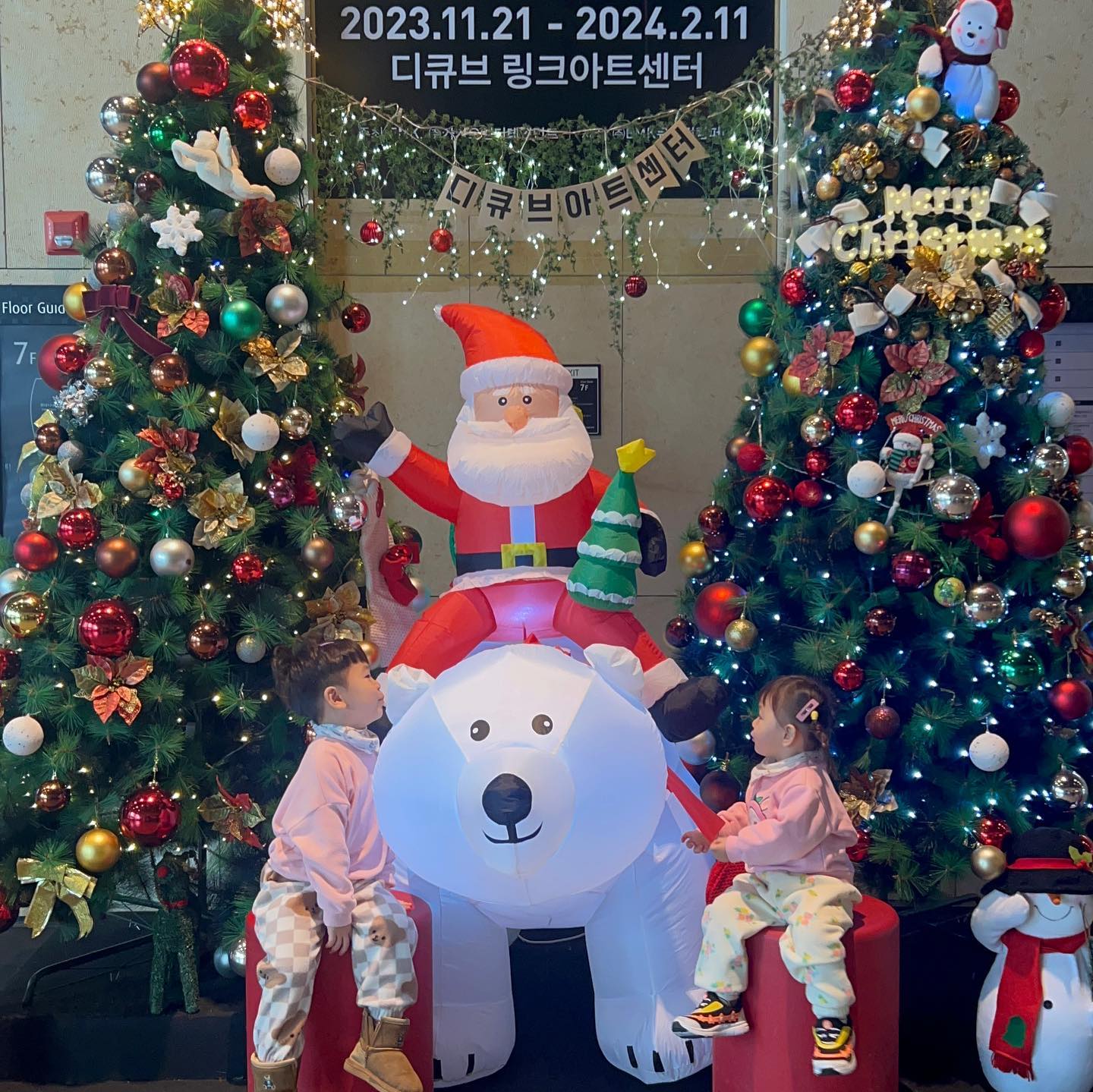 둘이 찍을 때 절대 같이 안봄 ㅎㅋㅋㅋㅋㅋ 🎄♥️