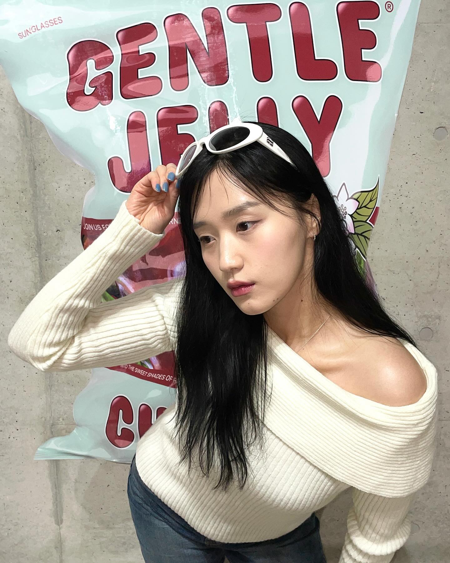 선글라스는 영어로 sunglasses 
gentlemonster는 온화한 괴물 （ゝ。∂）—̳͟͞͞♡