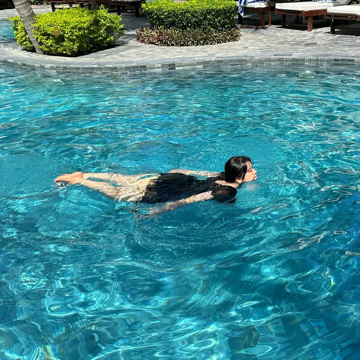 🏊‍♀️💦🏝️