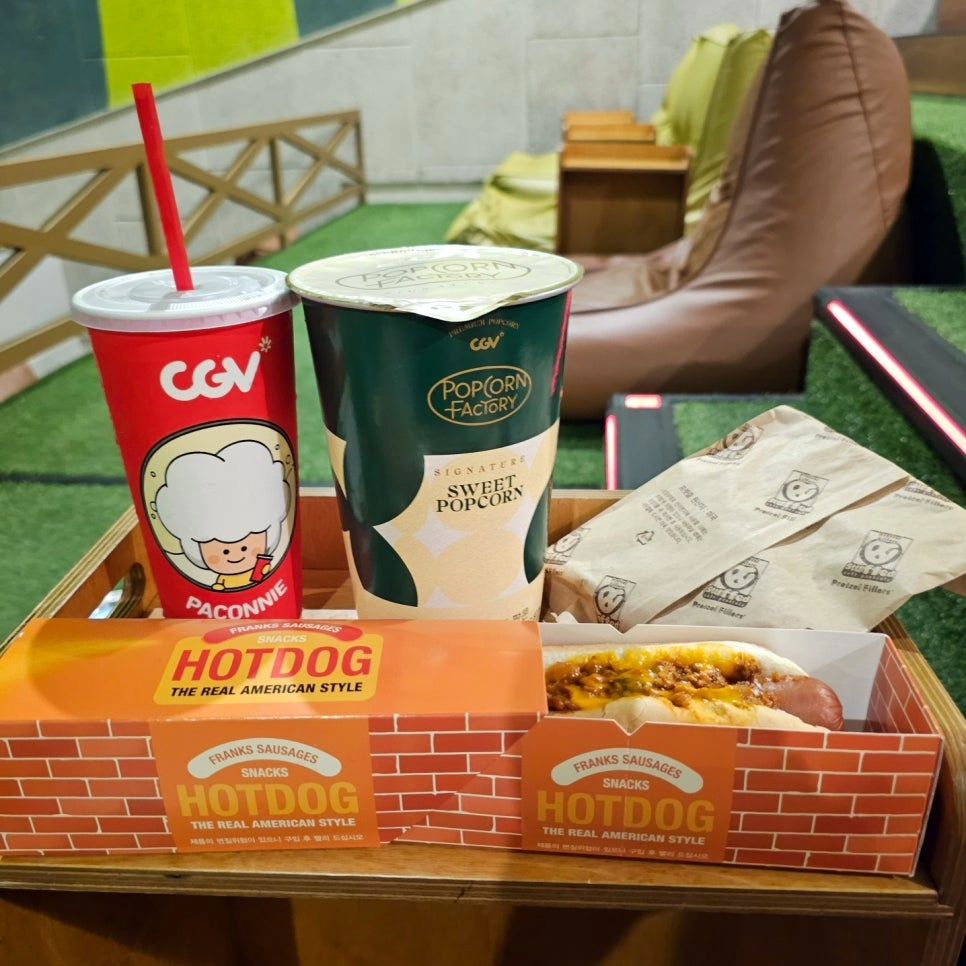 #광고
240731

숲속의 영화관
CGV 부천 씨네앤포레

항상 카바나석에만 앉았는데
이번엔 빈백석에 앉아봤어요
빈백석도 편안하네요

옆에 테이블이 있어서
음식 놓고 먹기도 편해요
도라에몽 재밌게 보고 왔어요

cgv_korea inflca
#CGV #씨지브이 #영화맛집CGV #팝콘맛집CGV #이번주개봉작 #인플카
