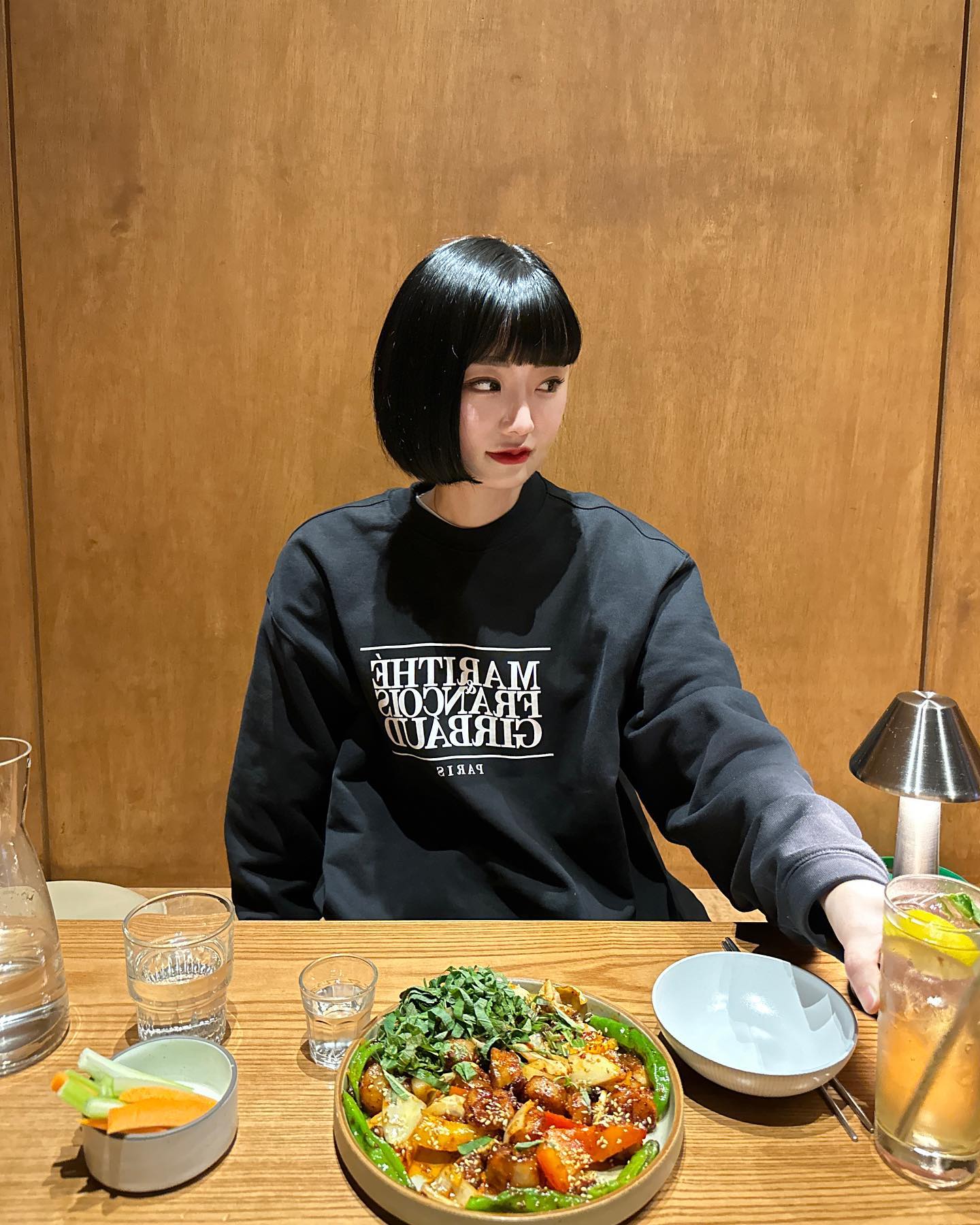 #협찬
#불당동술집 #신불당동술집 에서 안주가 맛있고 분위기가 좋은 술집은 오디오디?? #신불당반주식당 으로 유명한 #묘기 
묘기에서 음식으로 묘기부린다!!!! 

국내 최대 식재료 유동 플랫폼 오더플러스가 선정한 2023 프레시 푸드 마스터!!! 인정된 맛집!!! 

조명 맛집에 하이볼도 있고 데이트하기에 소개팅하기에 딱 좋은 곳! 술 종류도 엄청 많고 특이한 안주도 엄청 많다! 

한우대창볶음 꼭 시켜 먹어보세요 진짜 너무 맛있어요 
입짧 저도 다 먹어버렷다능.. 
매운거 좋아하시는 분들 추천추천!!! 
전 맵찔이긴하지만 맛있어서 헥헷 거리면서 먹엇다리~~ 
기본안주? 샐러리랑 당근 찍어먹는 소스 진짜 졸맛탱..

사장님도 직원분들도 넘나리 친절해서 기분이 좋았던 
#천안데이트장소 #묘기 추천!! 

#리뷰노트