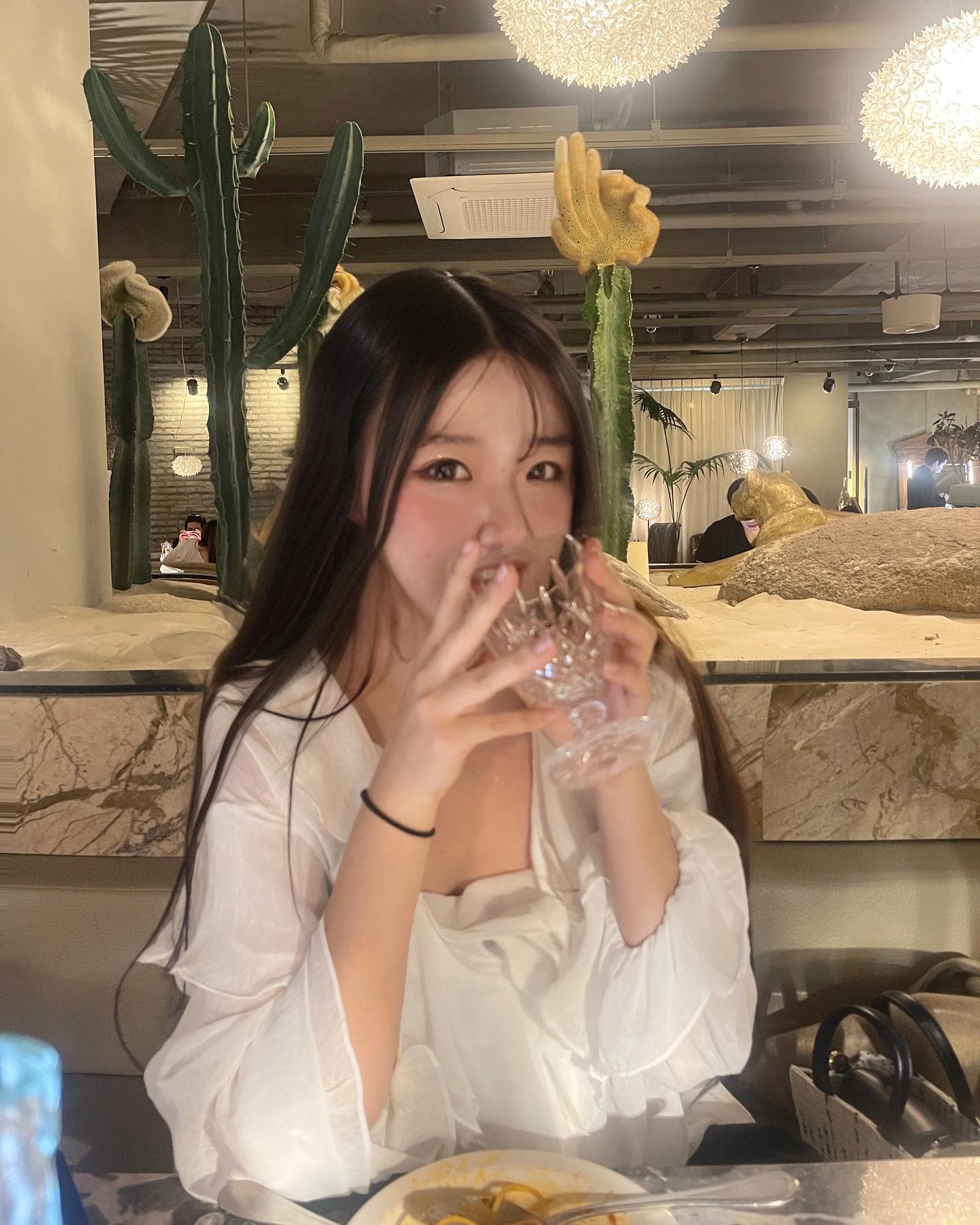 해외 여행후 오랜만에 보는 요자애랑💕
맘에 들어도 난 말 먼저 못 검..