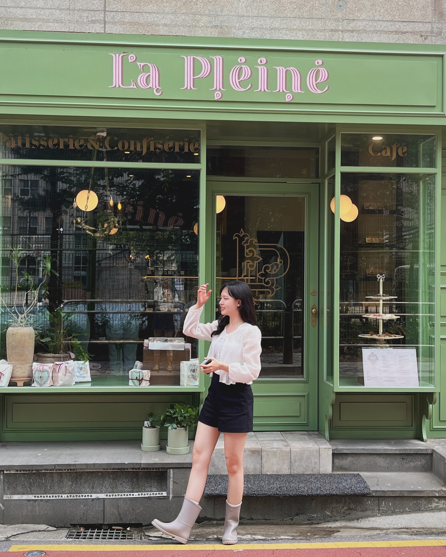 복잡한 성수에 향수 특집 나들이 with 혈육(*´∀`)♪

한발에 빵냄새🥐, 그 다음 걸음에 향수냄새🌷
우 맛집 대기 줄🍝, 좌 팝업 대기 줄🧸