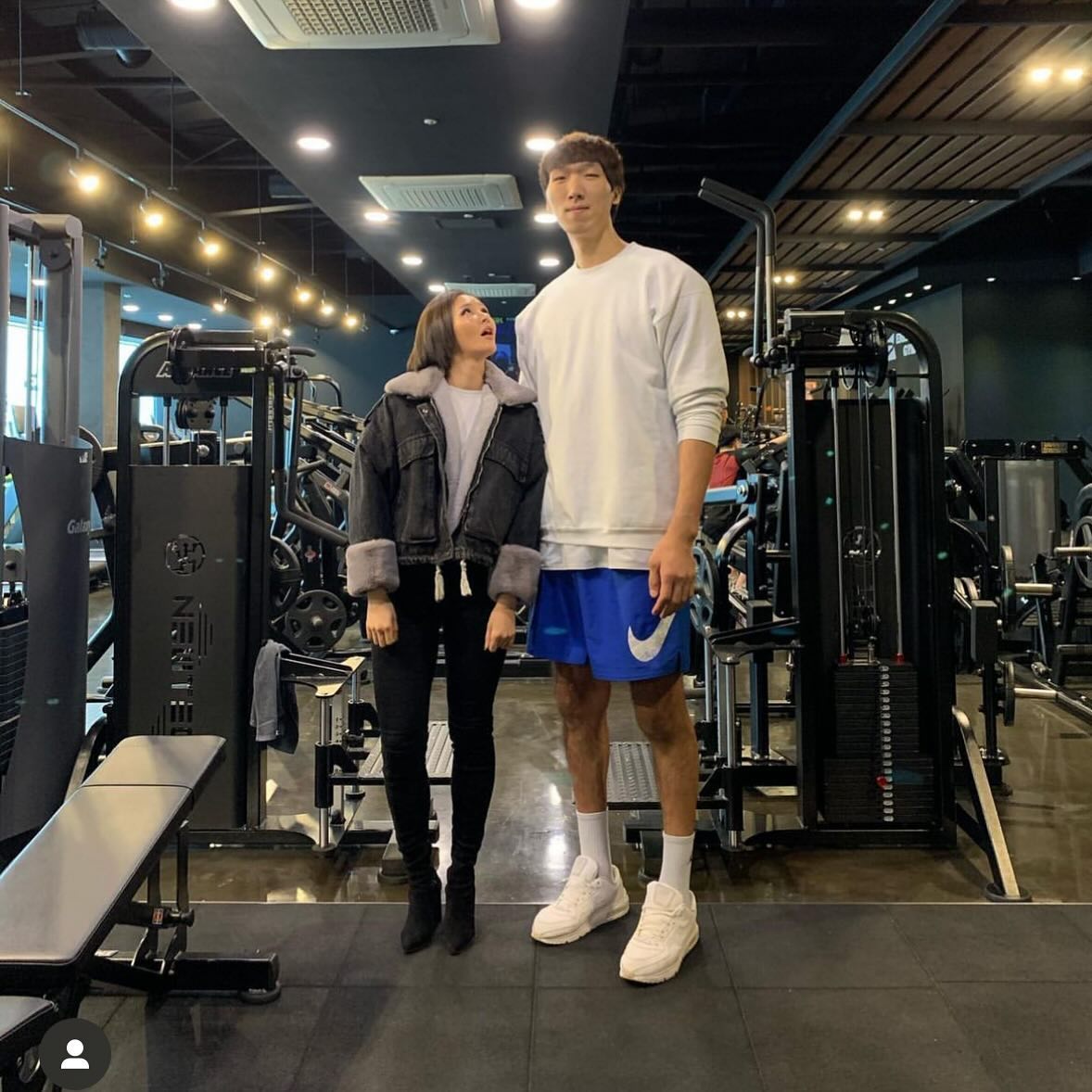 파묘 오니역 연기하신 김병오선수님-! 아니 배우님!!!!
몇년전 순호오빠네 오픈식에서 사진찍었던거 발견ㅋㅋㅋㅋㅋᩚ 배우데뷔하신거 축하드립니다👏🏾👏🏾👏🏾👏🏾🙃
#파묘 #오니 #김병오선수 #김병우배우