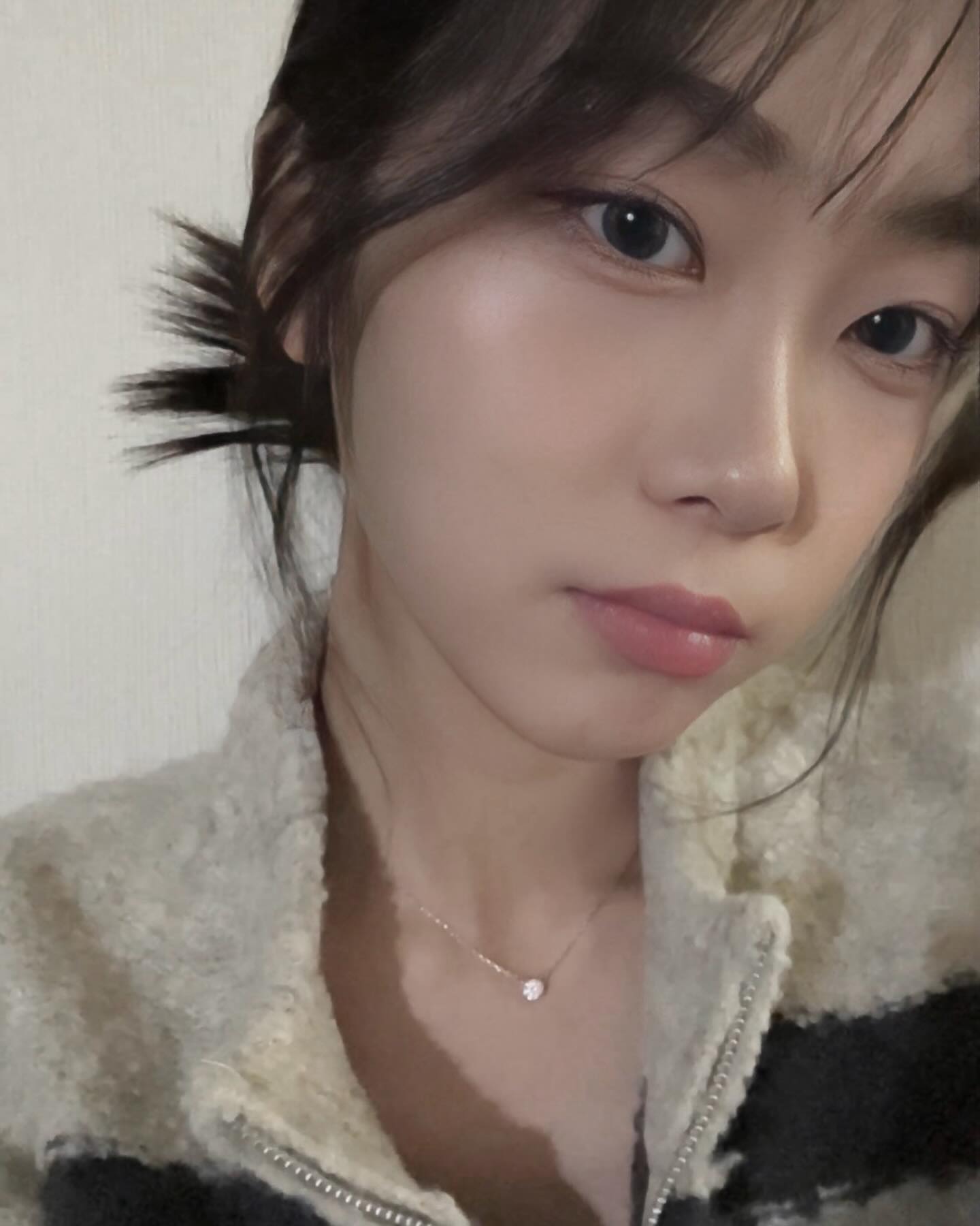 #제품협찬 메이크업의 완성은 렌즈👶🏻 이번 렌즈는 흔한 그레이 컬러가 아니라 너무나 특별한 그레이 컬러라 쿨톤분들 달려봐•*•
.
.
.
 #젬아워 #윙크렌즈 #테미스 #체험단 #gemhour #젬아워렌즈 #그레이렌즈 #세이지그레이 #협찬 #제품제공 #맞팔#선팔 #선팔은곧맞팔 #일상 #소통