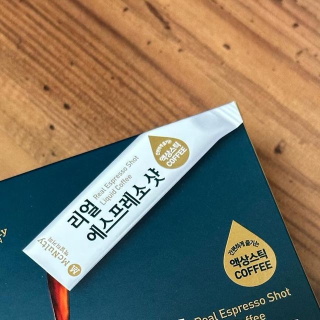 서현 on Instagram: "#광고 한국 맥널티에서 선물받아따 ꯁ 맥널티 리얼 에스프레소 샷 ! 아라비카 원두를 고압으로 추출한 에스프레소 샷으로, 깊고 부드러운 풍미를 신선하고 간편하게