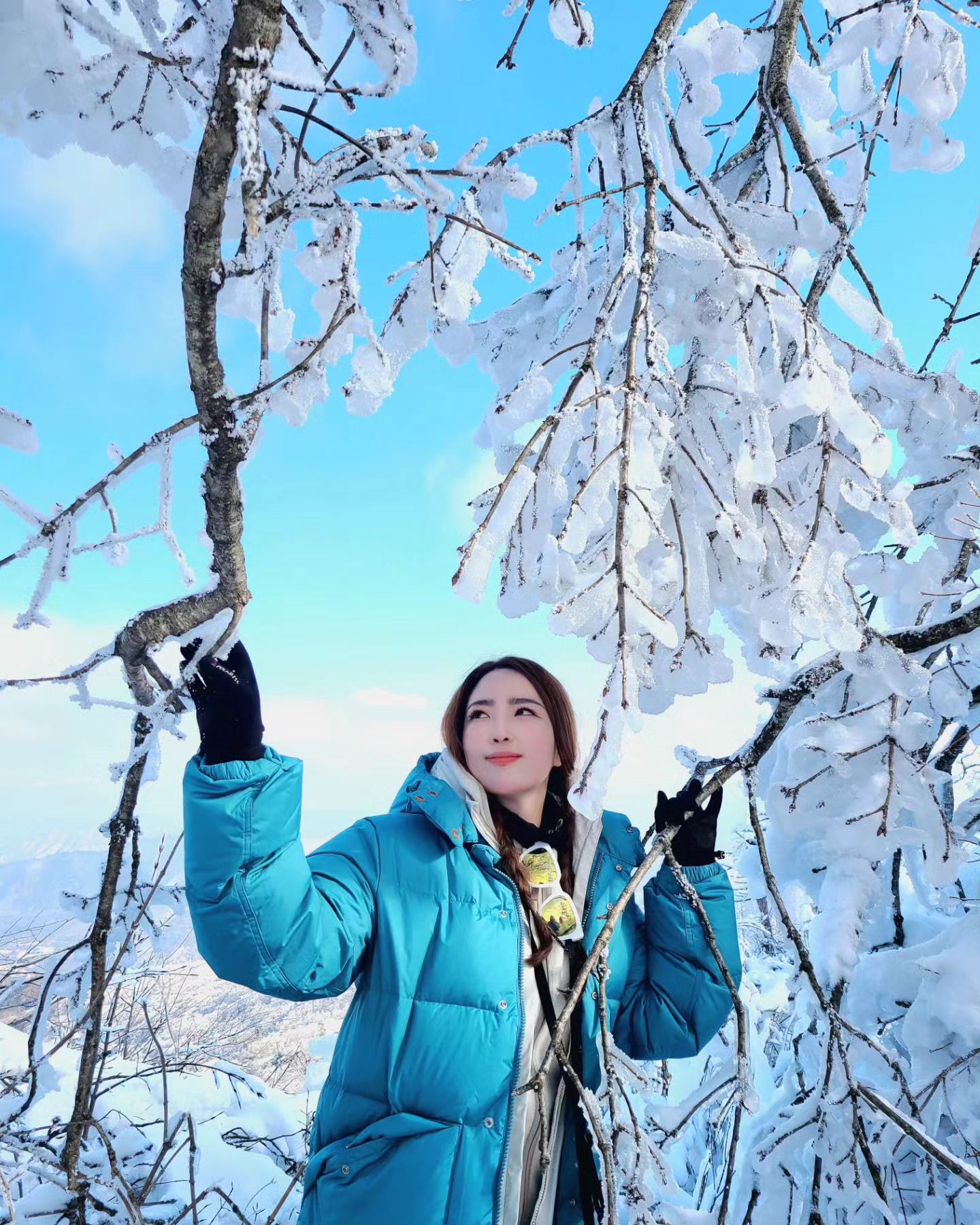 .
2024.01.10.수요일 발왕산

온가족 총출동 산행이라 특별히 더 행복했던😆

날씨가 너무 좋아서 뷰가 끝내줬어요
삿포로 부럽지 않았던 어제의 발왕산🩵🤍🩵

사진이 또 넘친다😇

.
.
.
#발왕산 #설산 #등산스타그램  #등산하는여자 #겨울산행 
#등산기록 #일상기록 #등산룩 #등산그램 #산소통
