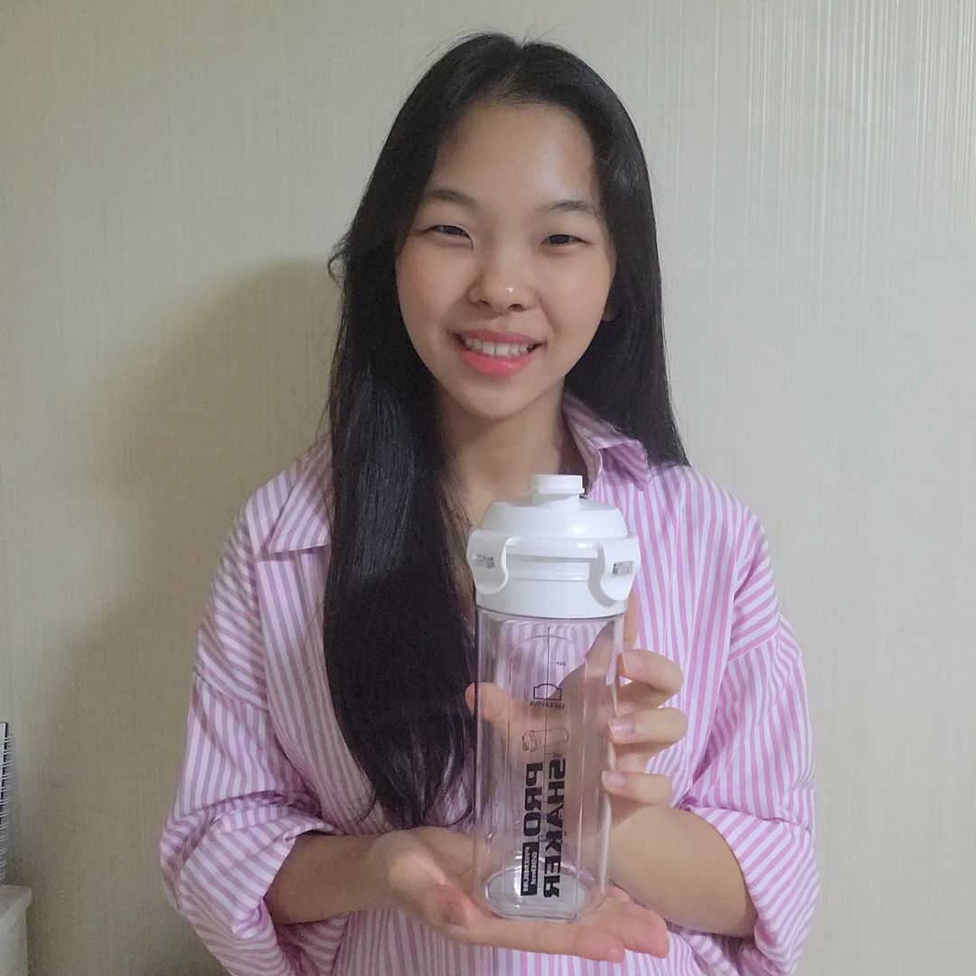 노하은 (Noh Ha Eun) on Instagram: “_ #제품제공 #광고 물을 많이 찾게 되는 더운 여름 프로쉐이커 텀블러 유용하게 사용 중이에요. "프로쉐이커"는 국내 1위 밀폐용기 제작 업체인 락앤락과 공동