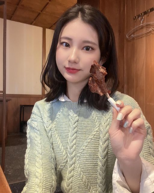 조혜인 on Instagram: "#학동 #양육점 #음식제공 눈도 입도 즐겁게 양육점에서 맛저하구 왔어용 - ❤️ 잡내 전-혀 없는 깔끔한 양갈비에 예쁘게 세팅해주시는 밑반찬까지 완전 최고 😋