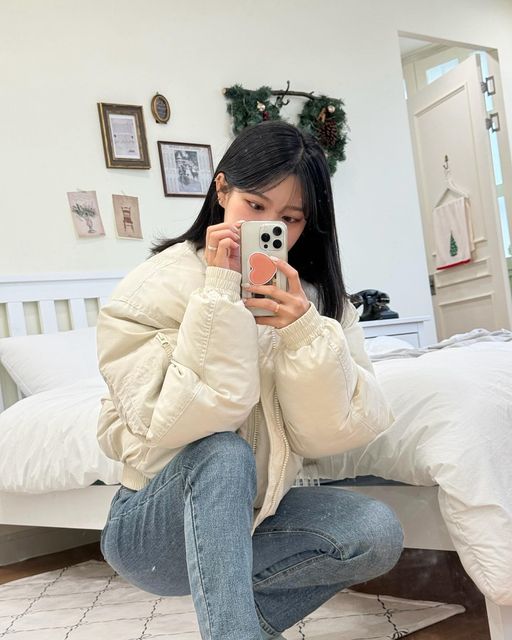 지희 on Instagram
