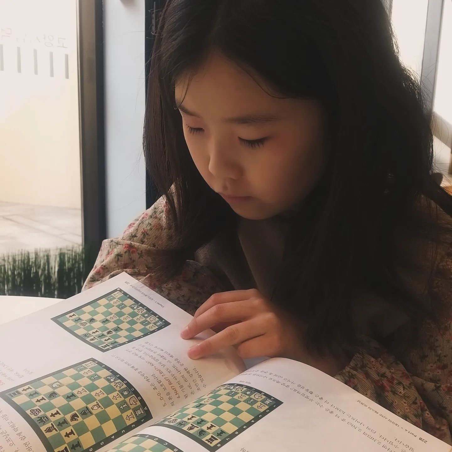 열심히 공부해라~
그래도 아빤 못이긴다🤣🤣
ㆍ
ㆍ
#방학마지막 #체스공부 #딸내미 #윤주똥